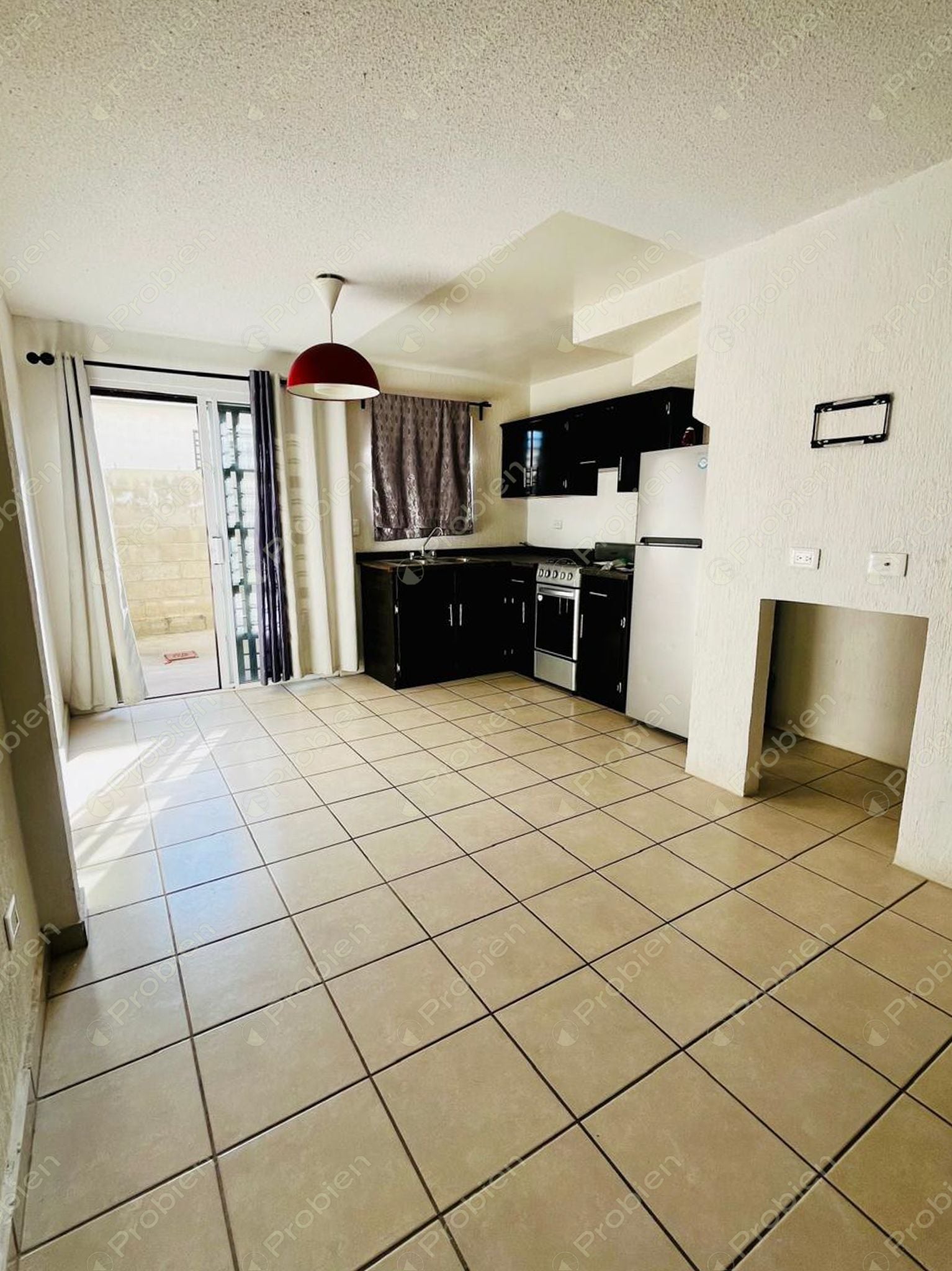 Casa en renta de 2 recámaras en Viñas del Mar, dentro de privada con amenidades - Foto 2 de 8