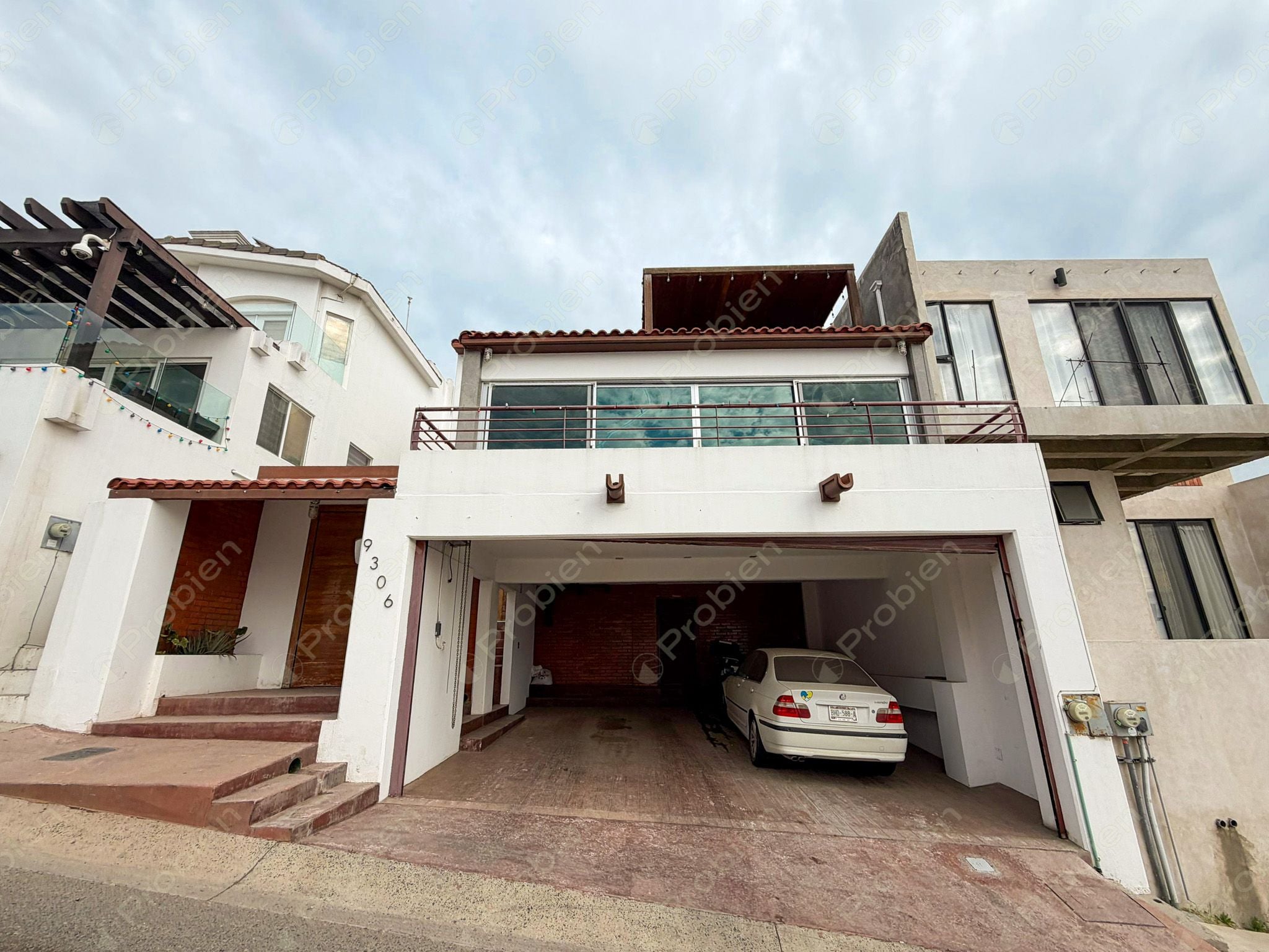 Casa en venta en Real del Mar Sección Brisas, residencia de 3 niveles cerca del mar en Tijuana - Foto 1 de 24