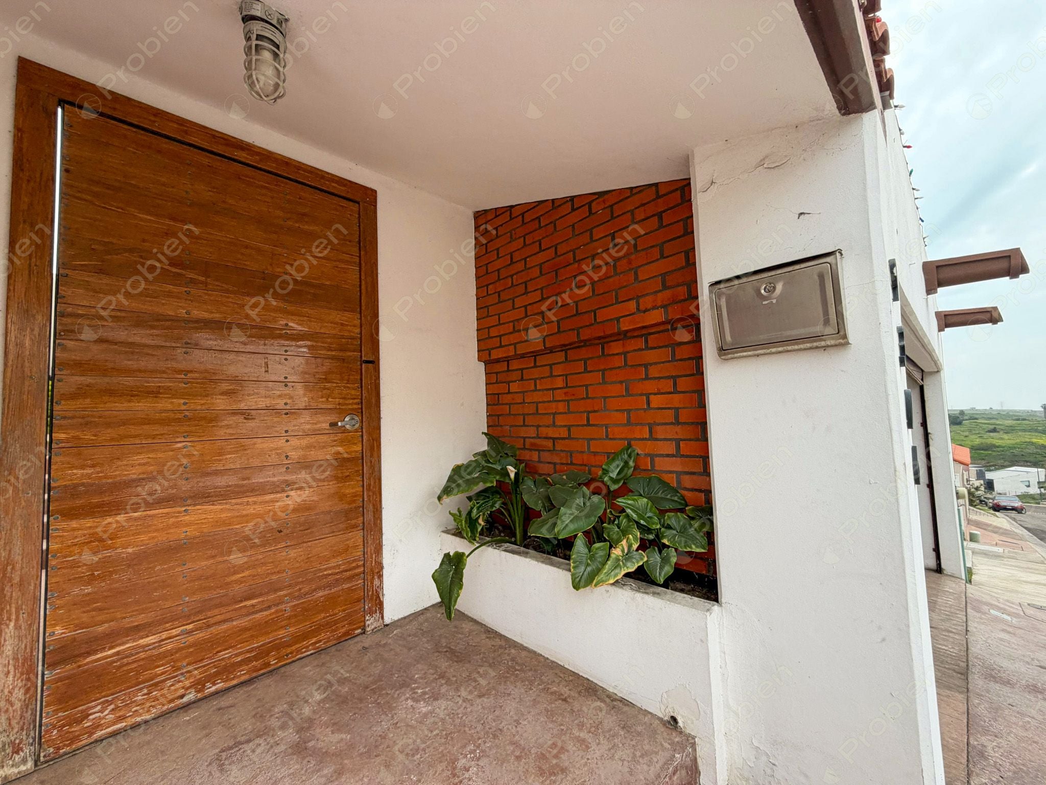 Casa en venta en Real del Mar Sección Brisas, residencia de 3 niveles cerca del mar en Tijuana - Foto 2 de 24