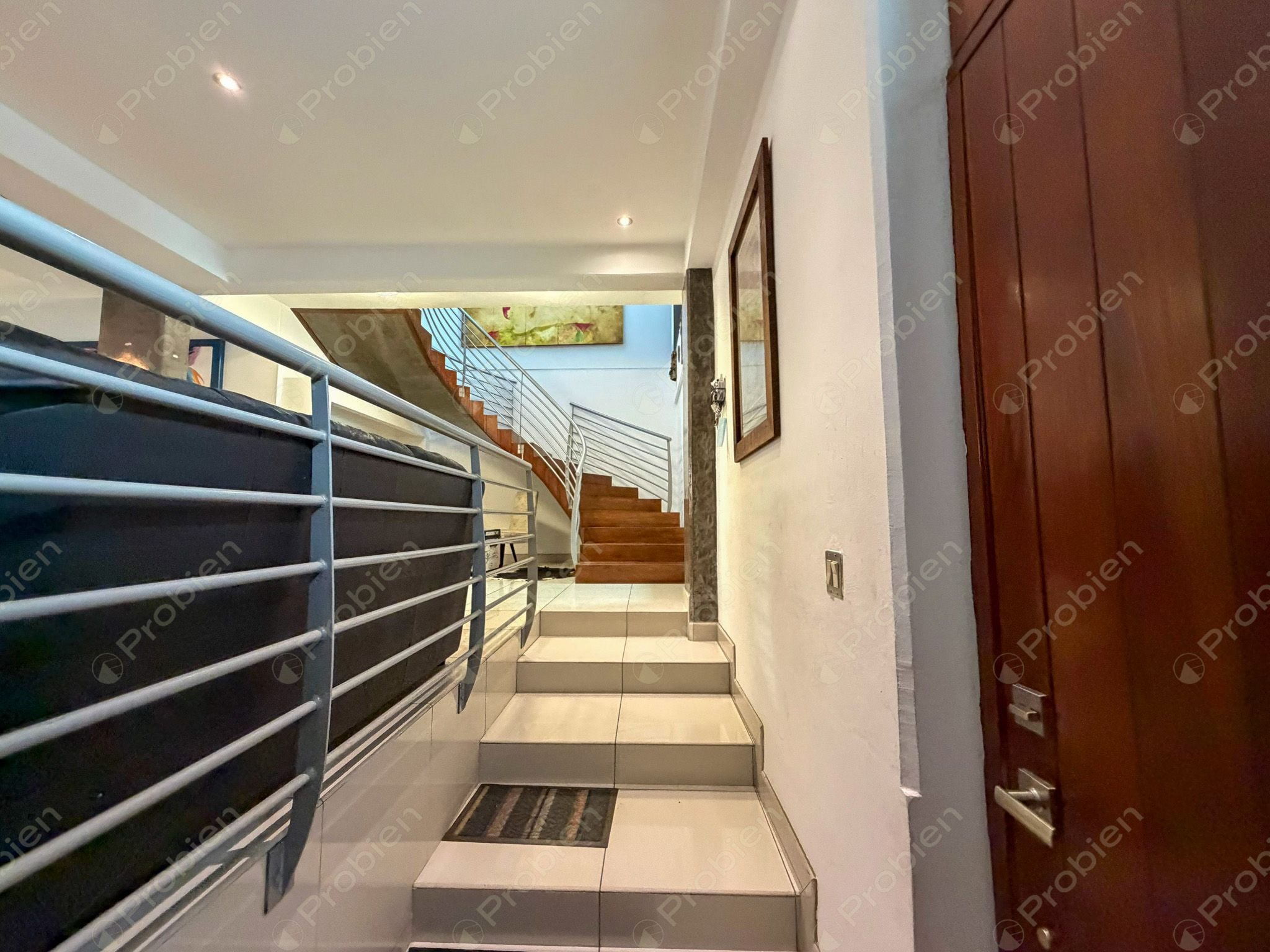 Casa en venta en Real del Mar Sección Brisas, residencia de 3 niveles cerca del mar en Tijuana - Foto 3 de 24