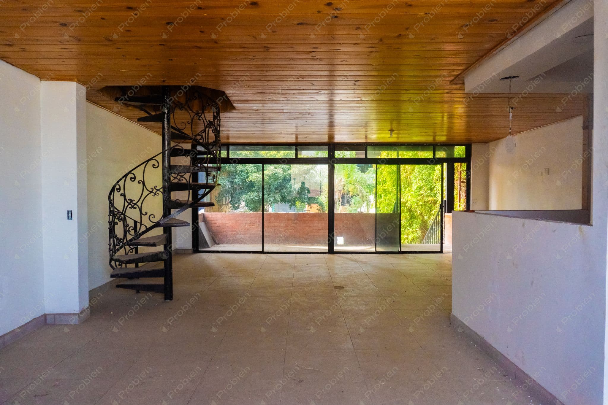 Oficina en renta en dos niveles con balcón en Calete, Tijuana – frente a Plaza Toreo