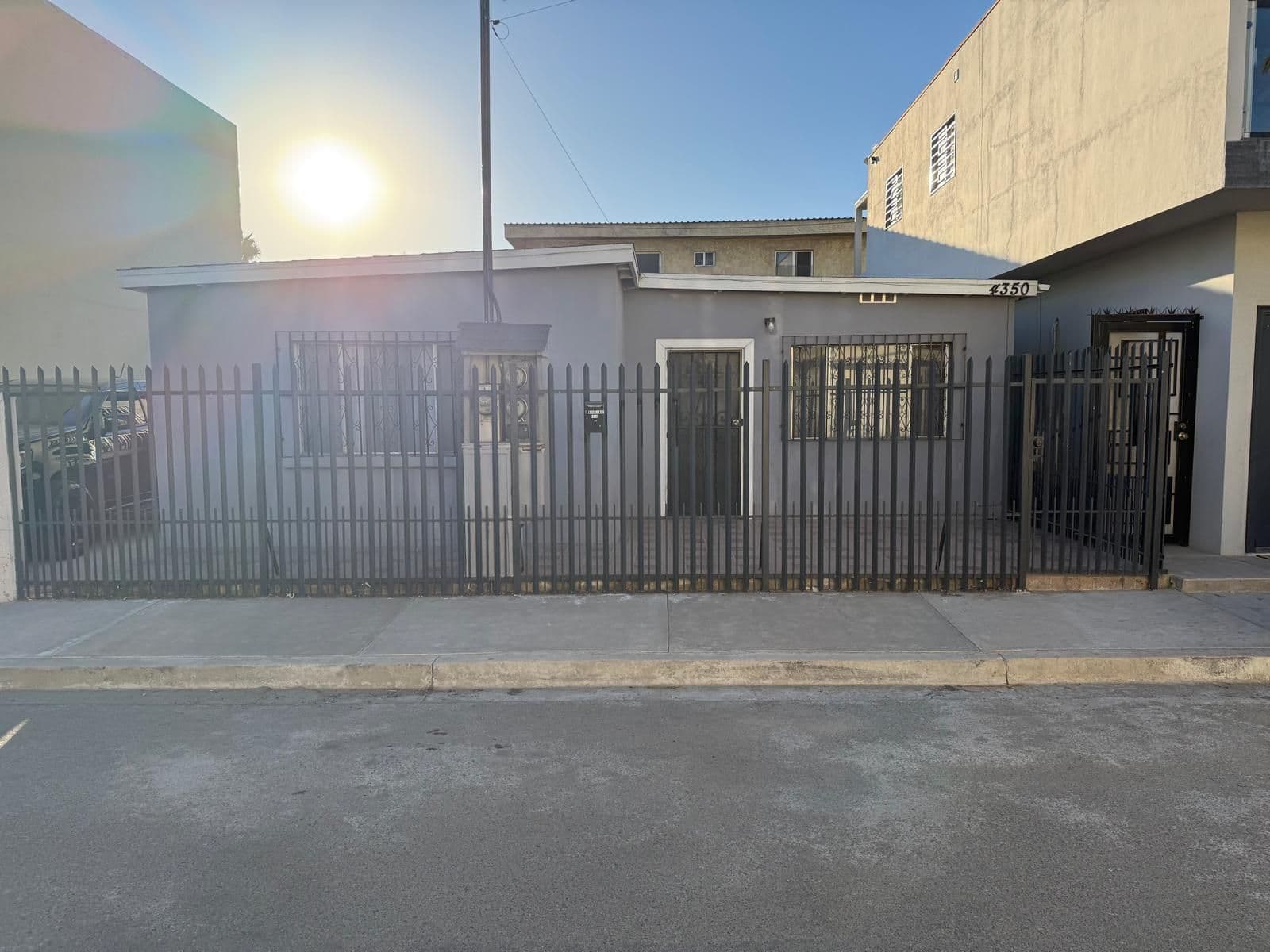 Casa en renta de una planta en Los Alamos — práctica, cómoda y bien iluminada