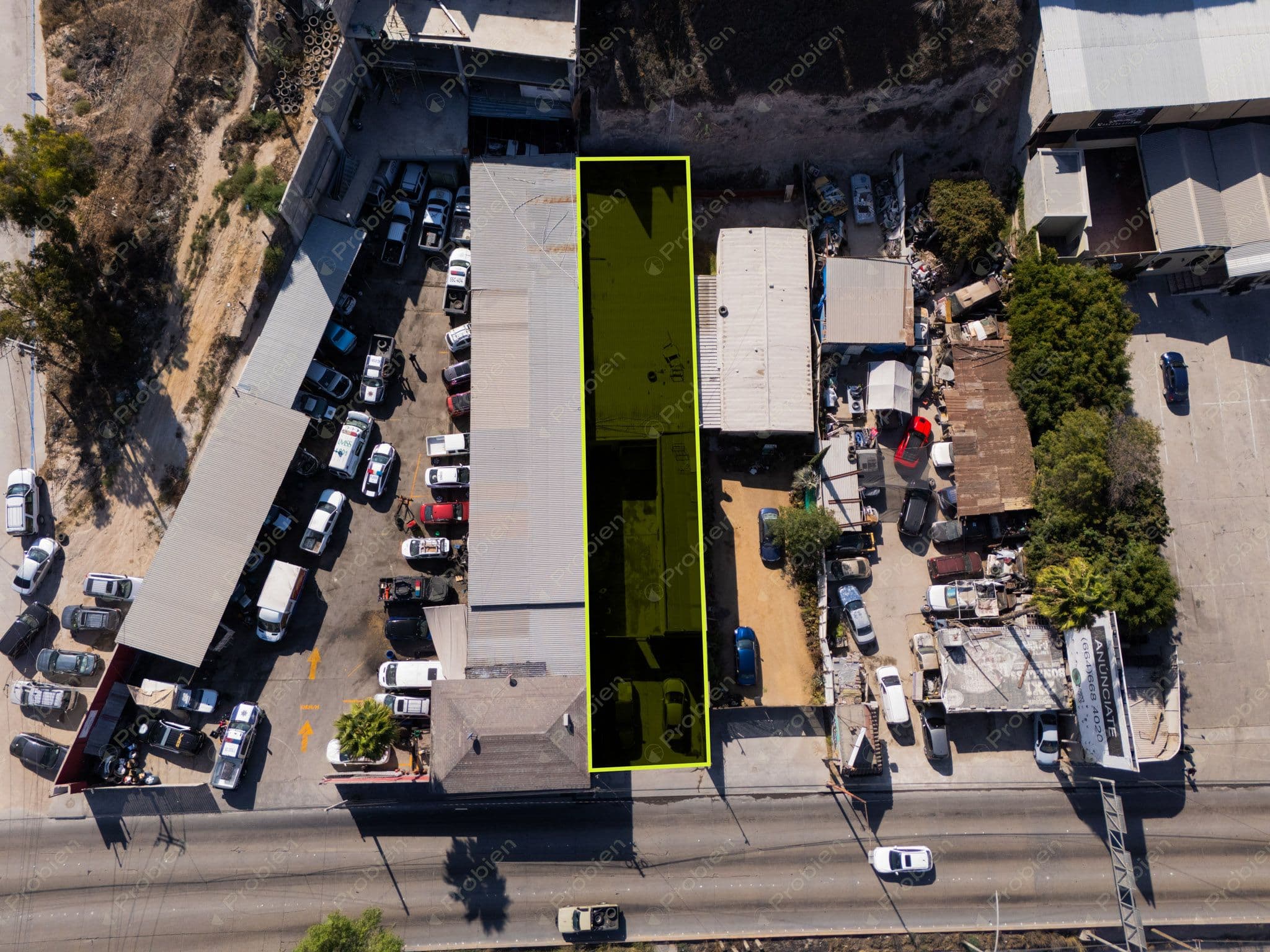 Bodega Comercial en Renta en Blvd. Clouthier – 230 m² y 6 Estacionamientos