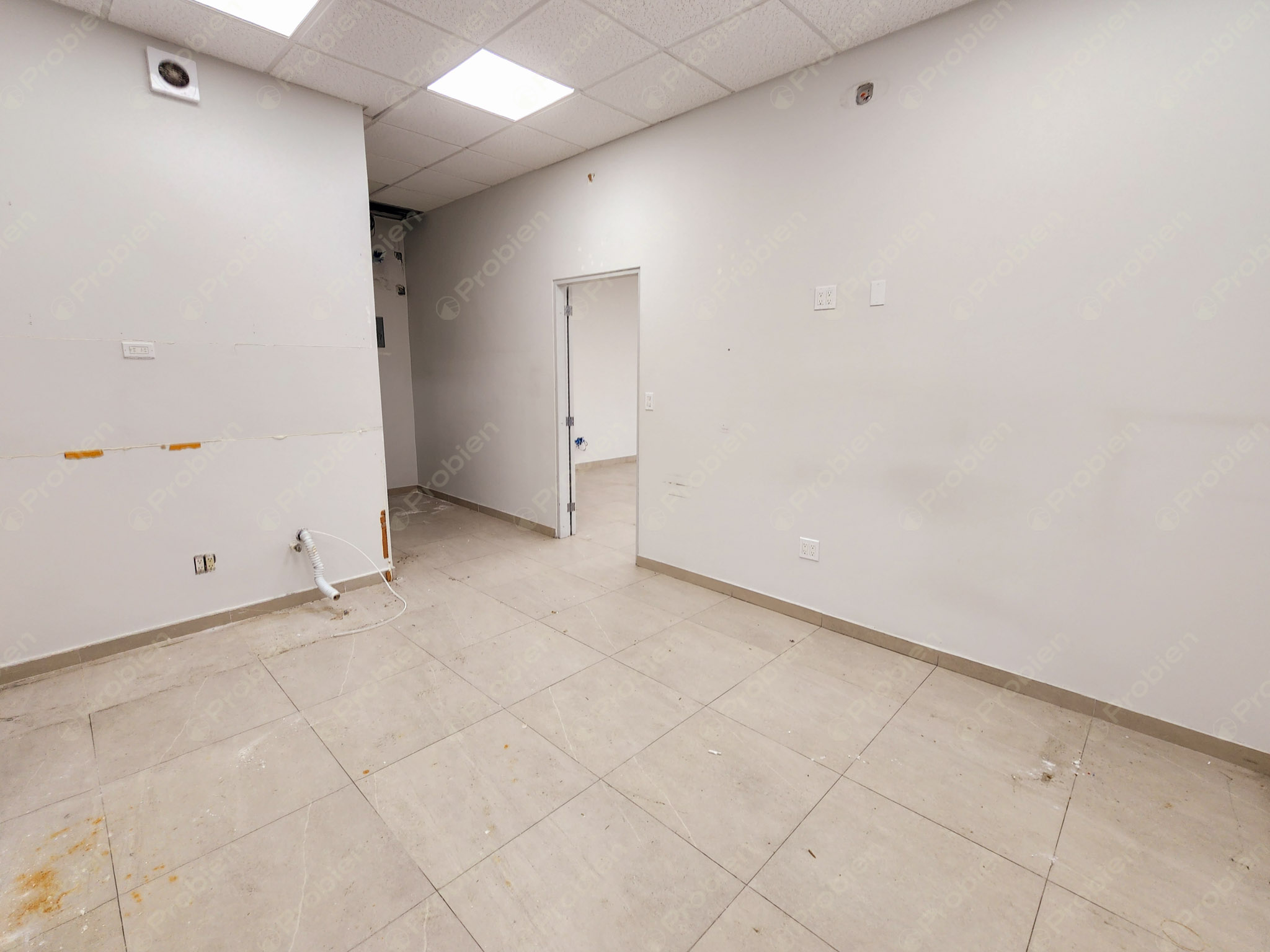 Local Comercial en Renta – Excelente Ubicación en Plaza Domino - Foto 12 de 14