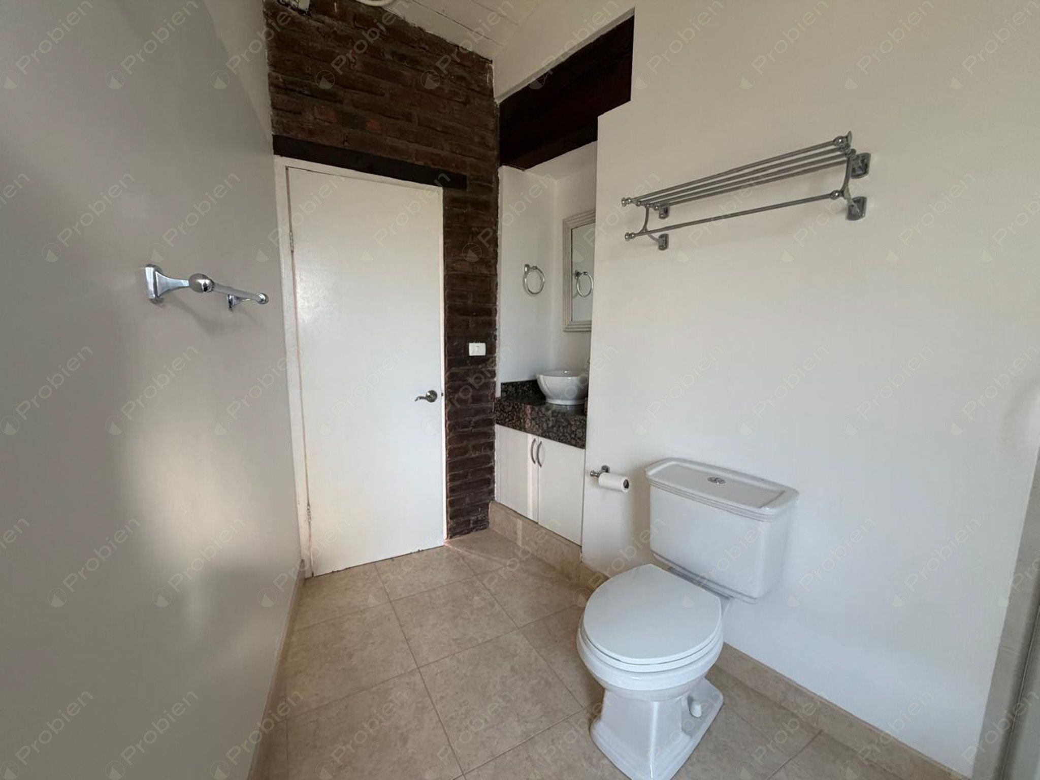 Casa en Renta en Lomas de Aguacaliente – Zona Residencial Tranquila y Bien Ubicada - Foto 14 de 24