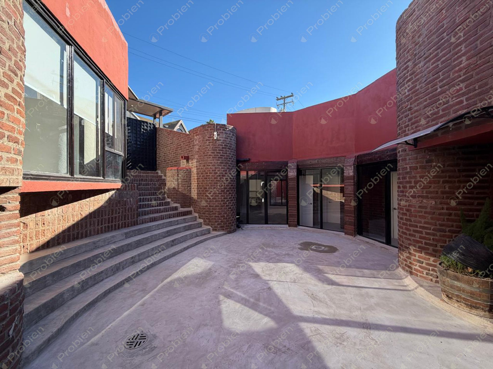 Casa en Renta en Lomas de Aguacaliente – Zona Residencial Tranquila y Bien Ubicada - Foto 3 de 24