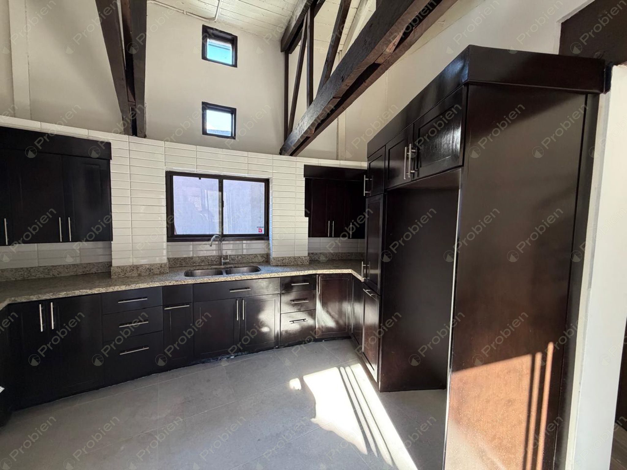 Casa en Renta en Lomas de Aguacaliente – Zona Residencial Tranquila y Bien Ubicada - Foto 7 de 24