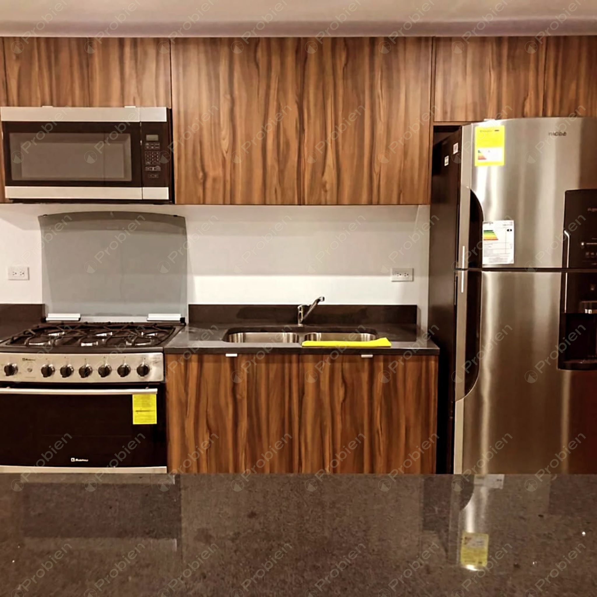 Departamento en renta de 3 recámaras en Acceso Uno, Av. Alba roja