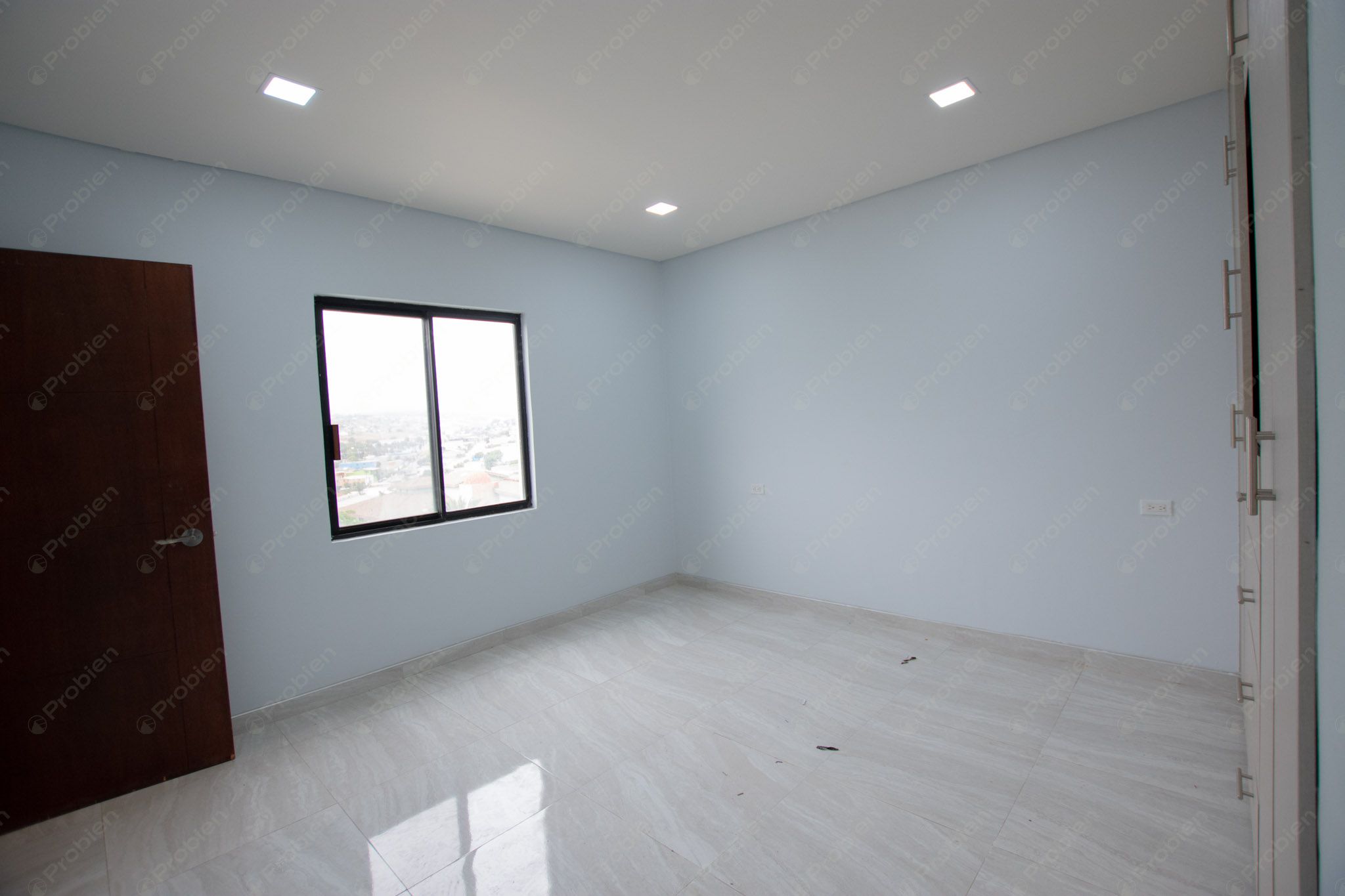 Moderna Casa en Renta en Rosarito – 3 Niveles, Terraza y Amplio Patio - Foto 14 de 22