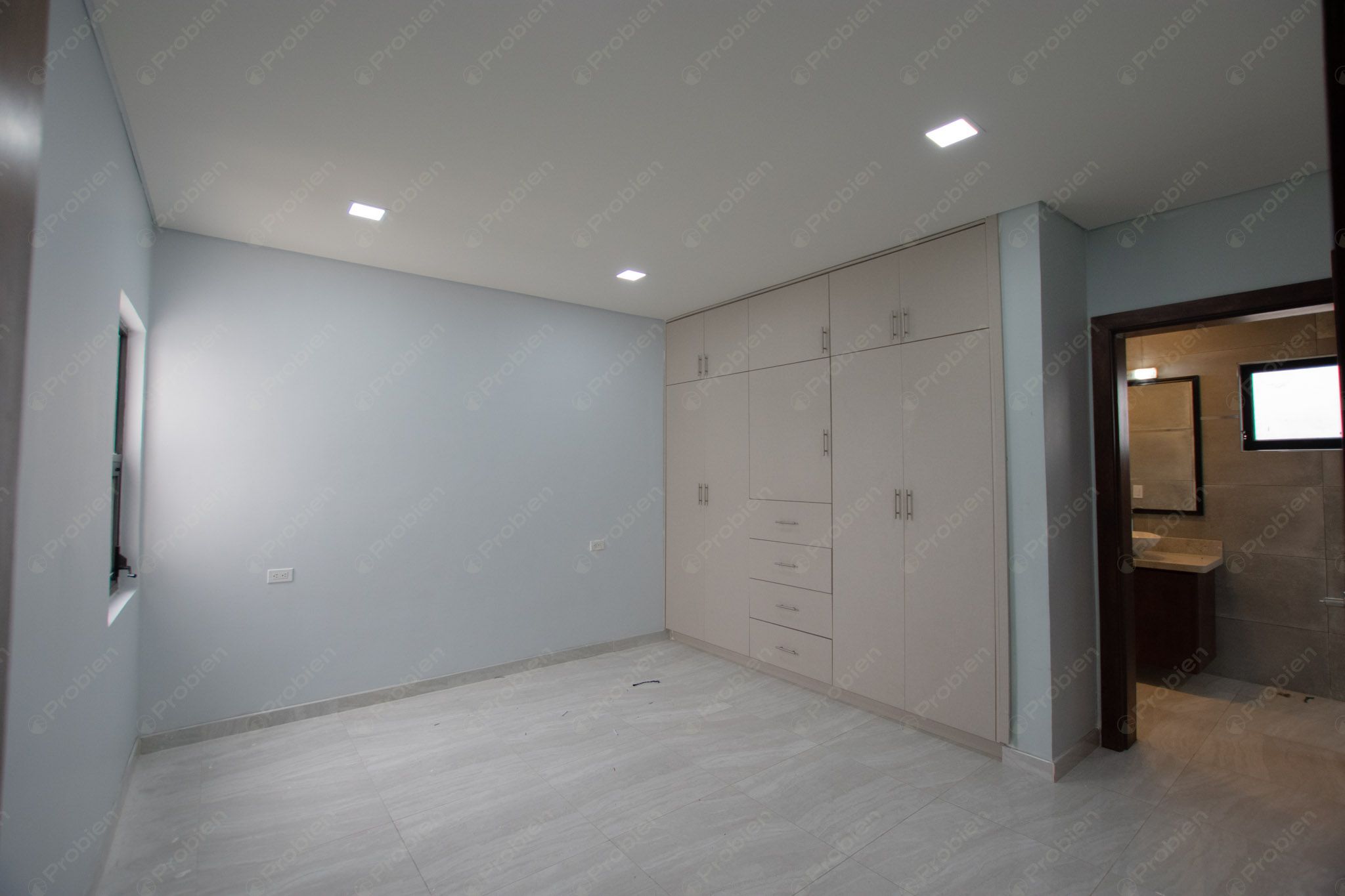 Moderna Casa en Renta en Rosarito – 3 Niveles, Terraza y Amplio Patio - Foto 17 de 22