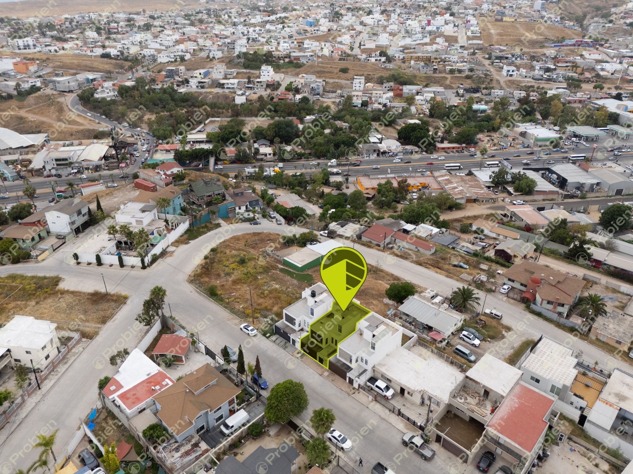 Moderna Casa en Renta en Rosarito – 3 Niveles, Terraza y Amplio Patio - Foto 3 de 22