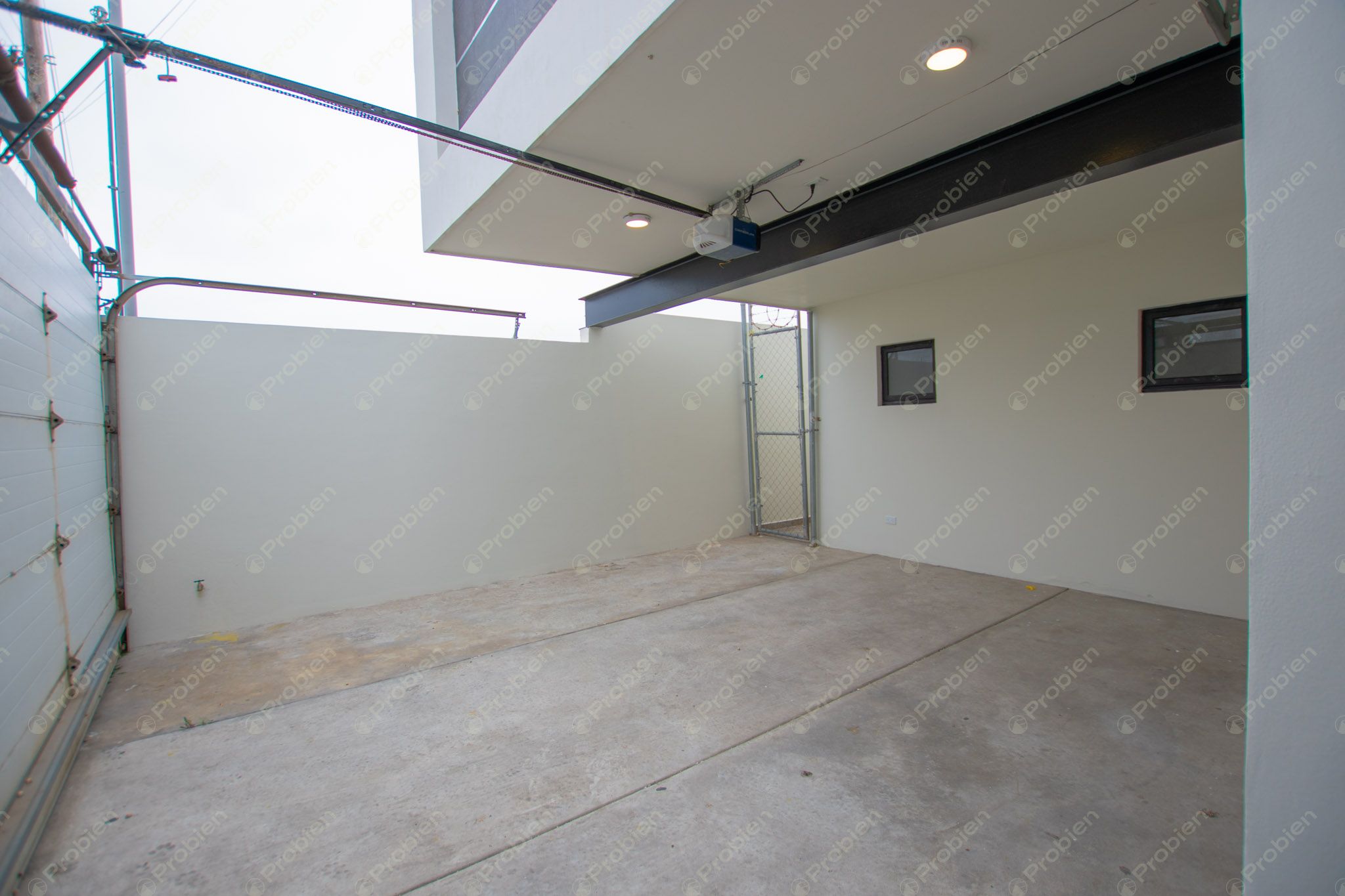 Moderna Casa en Renta en Rosarito – 3 Niveles, Terraza y Amplio Patio - Foto 5 de 22