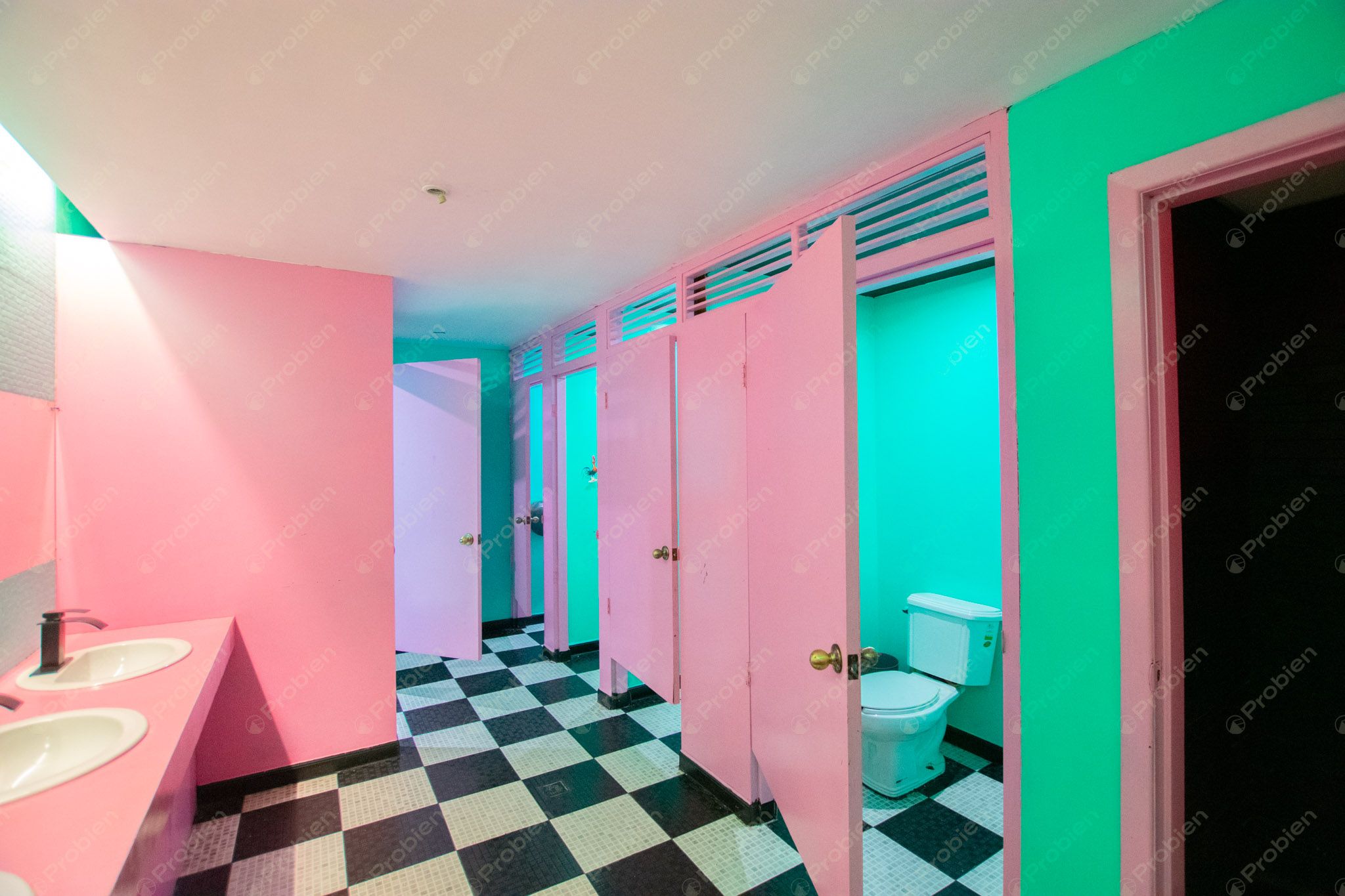 Local Comercial en Renta en El Foro – Zona Centro Tijuana, 980 m² en el Icónico Palacio Jai Alai - Foto 16 de 30