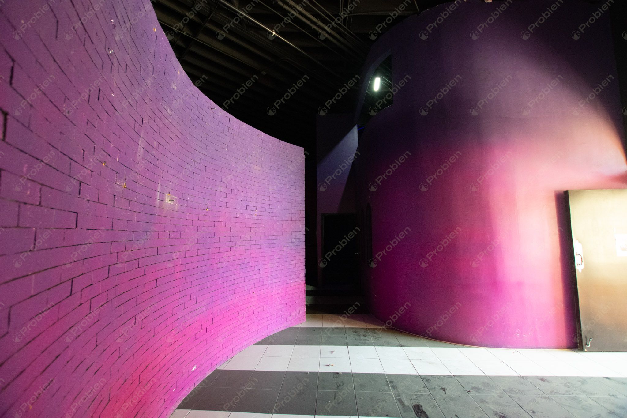 Local Comercial en Renta en El Foro – Zona Centro Tijuana, 980 m² en el Icónico Palacio Jai Alai - Foto 3 de 30