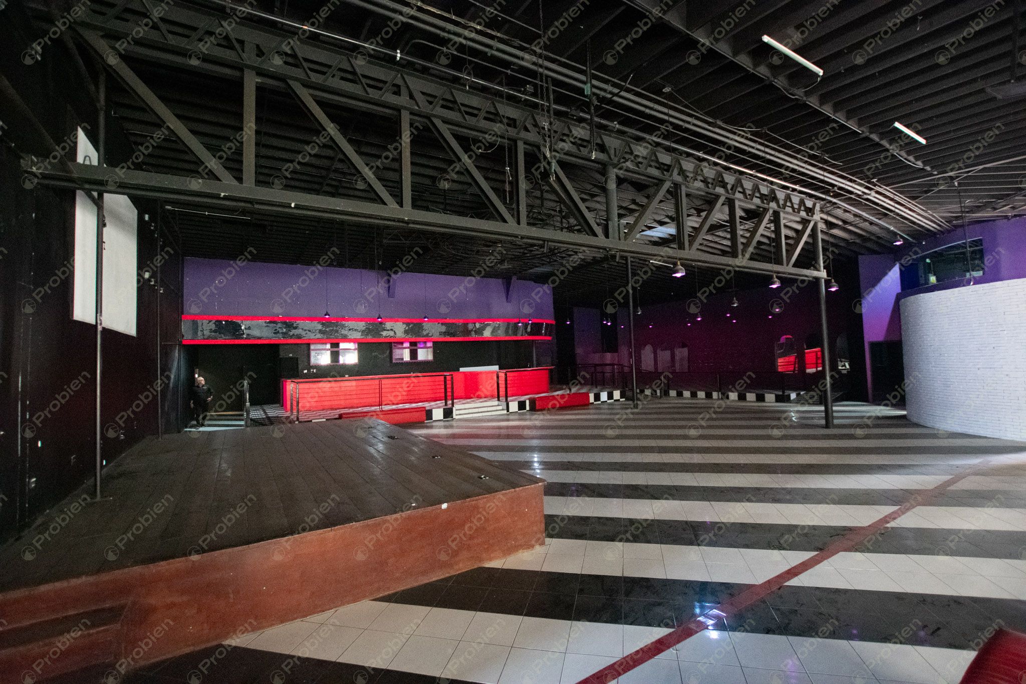 Local Comercial en Renta en El Foro – Zona Centro Tijuana, 980 m² en el Icónico Palacio Jai Alai - Foto 5 de 30