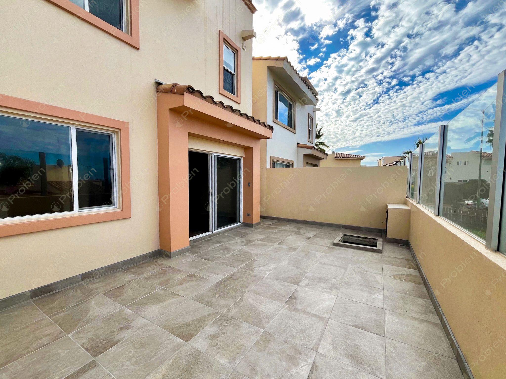 Hermosa Casa en Renta en La Cúspide – Vista al Mar y Terraza con Pérgola - Foto 17 de 19
