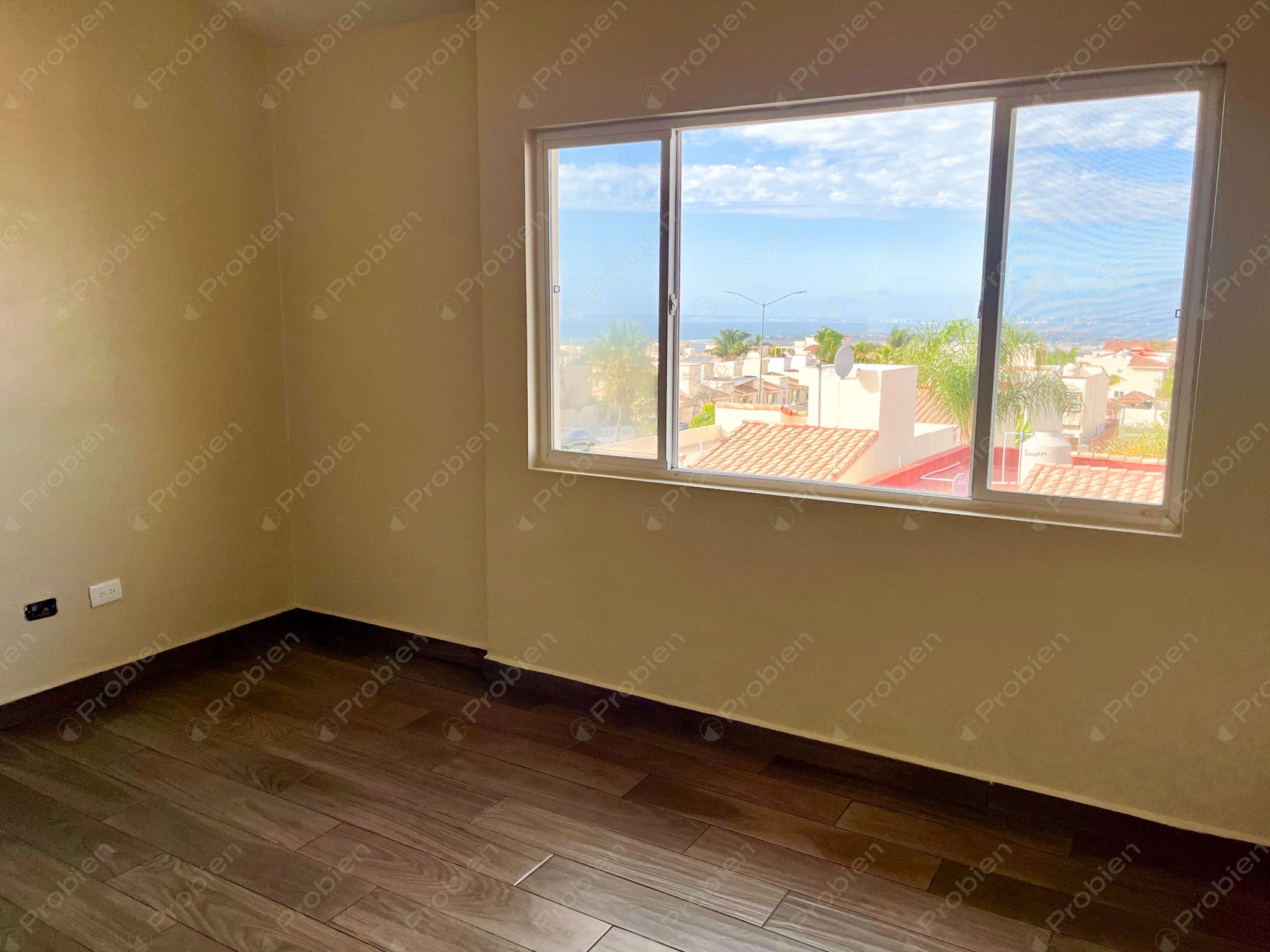 Hermosa Casa en Renta en La Cúspide – Vista al Mar y Terraza con Pérgola - Foto 8 de 19
