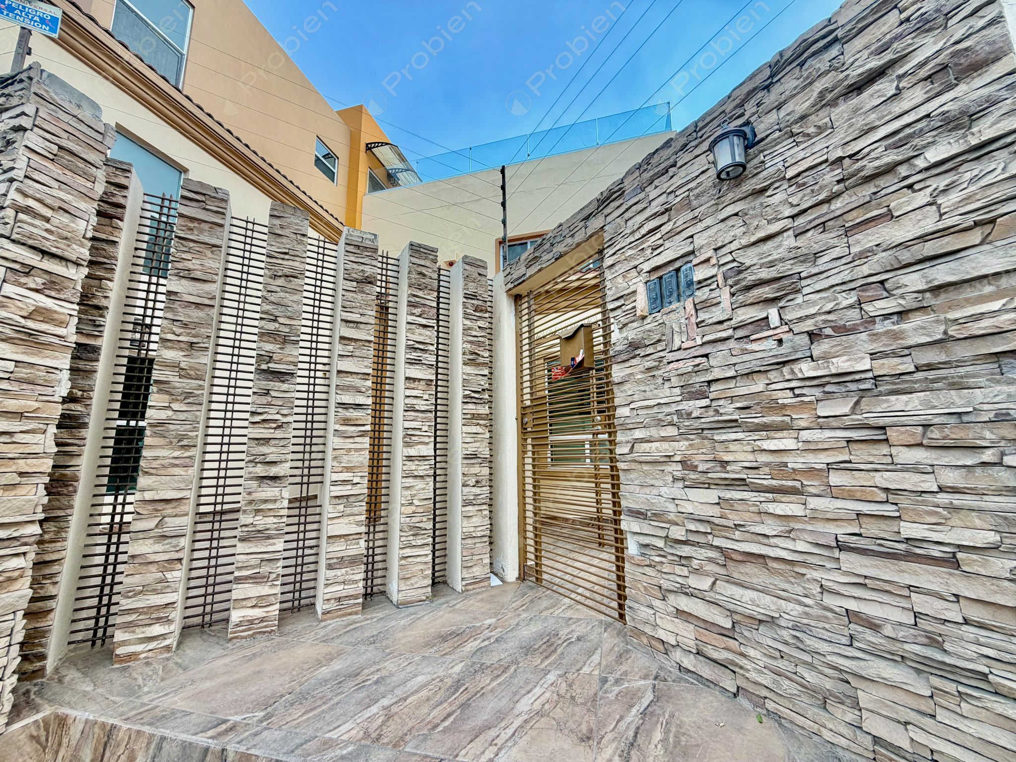 Casa en renta en Fraccionamiento Monterrey con roof top y amplios espacios - Foto 2 de 31