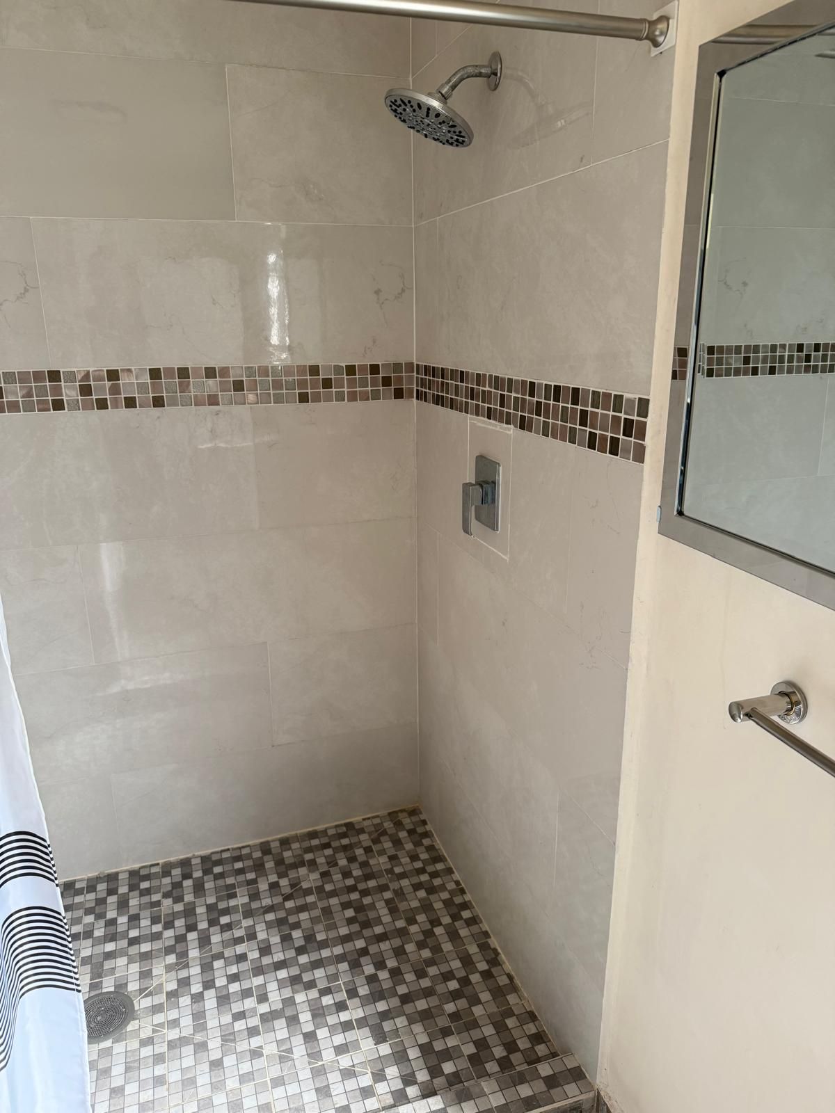 Casa en renta de una planta en Los Alamos — práctica, cómoda y bien iluminada - Foto 9 de 17