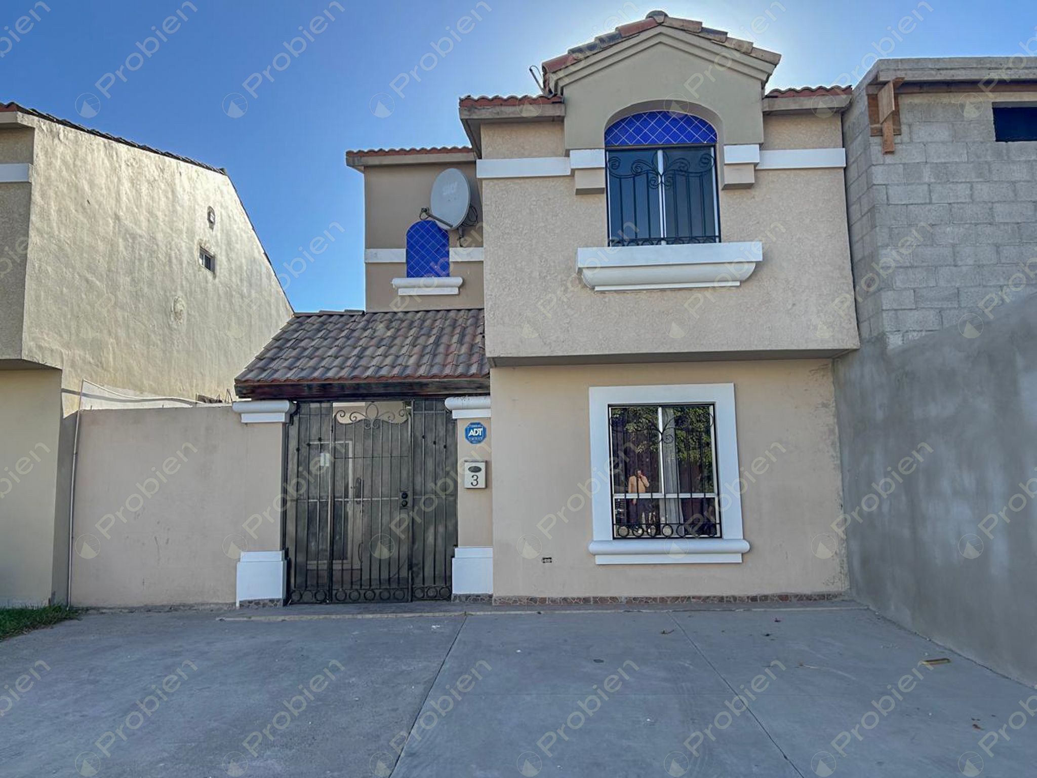 Casa en renta en Urbi Quinta Versalles en privada con 4 recámaras y seguridad - Foto 1 de 15