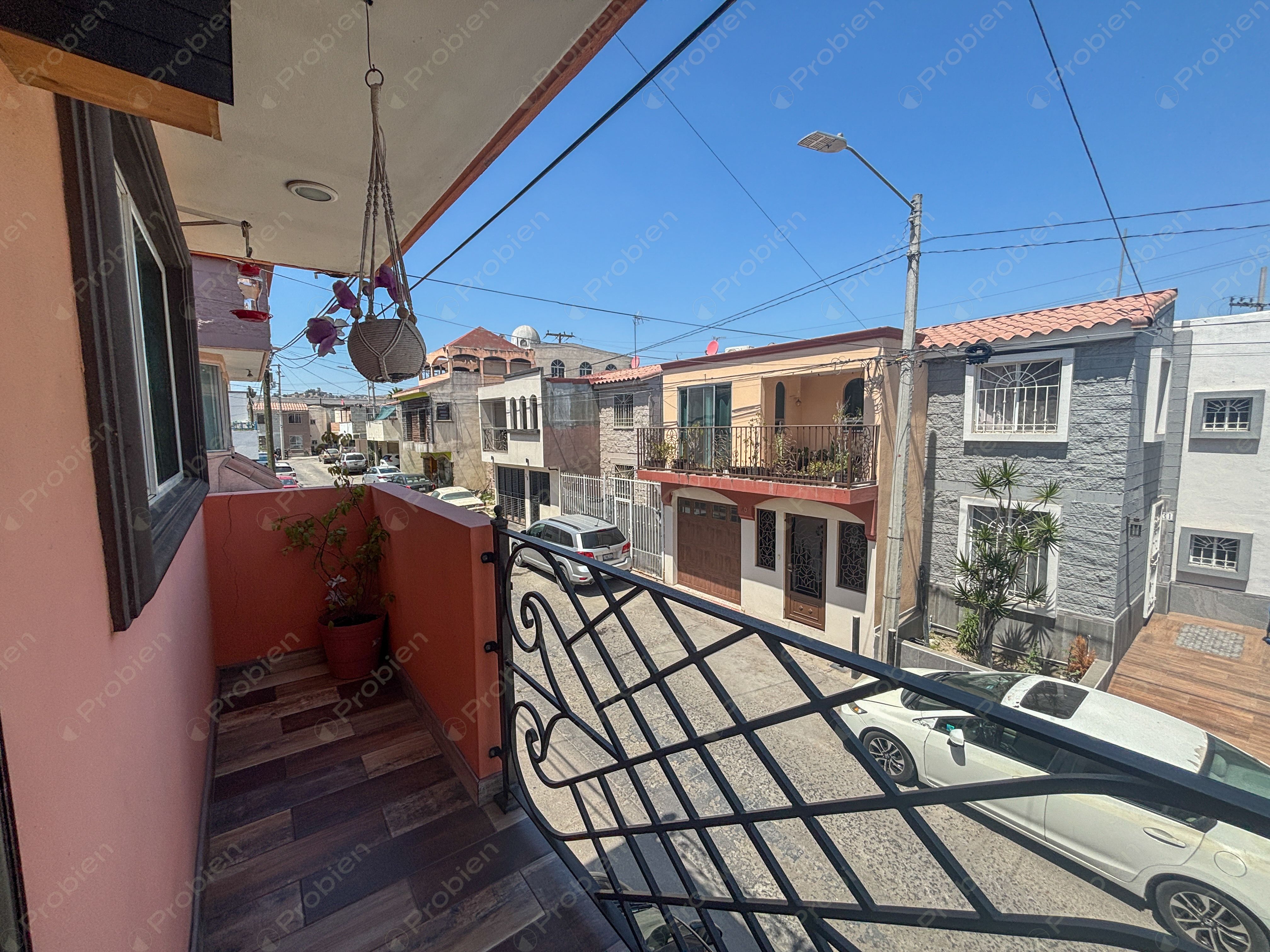 Casa en renta en Privada La Encantada Tijuana con rooftop y 5 recámaras - Foto 8 de 23