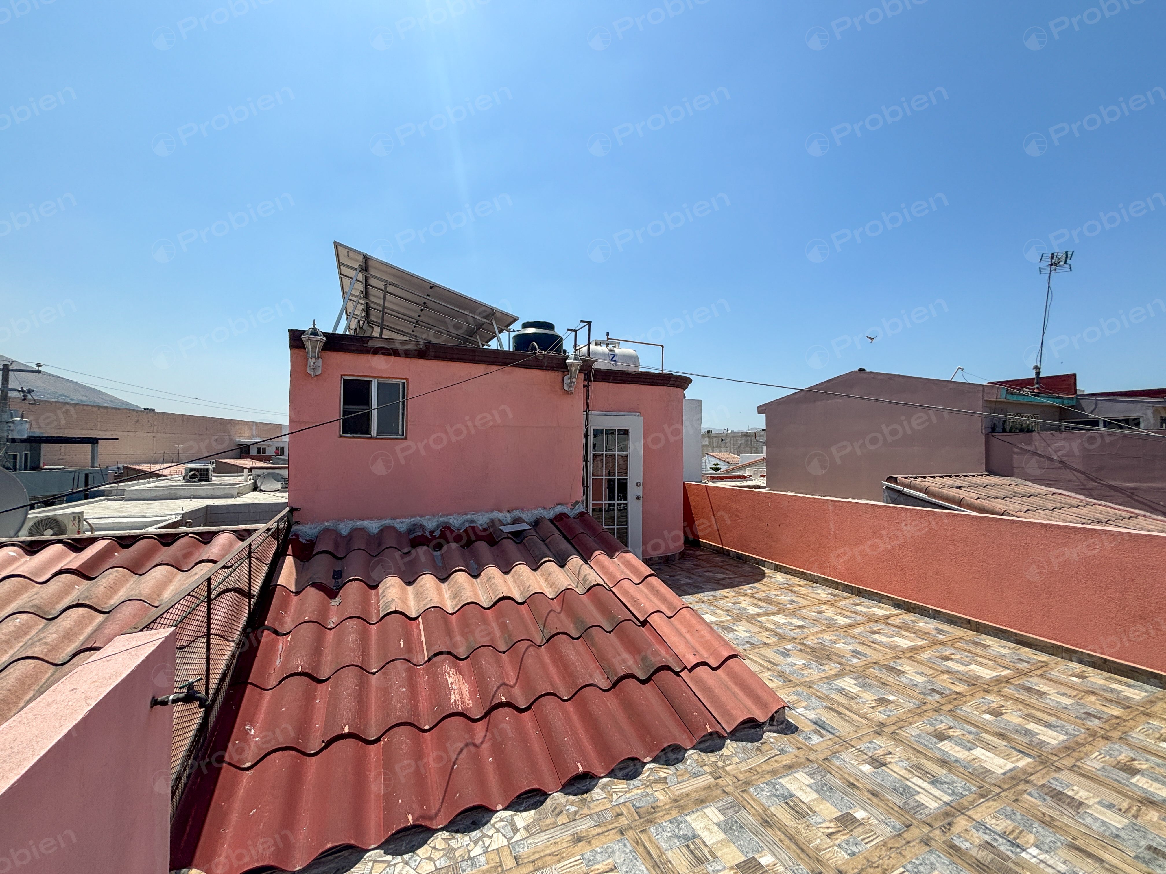 Casa en renta en Privada La Encantada Tijuana con rooftop y 5 recámaras - Foto 16 de 17