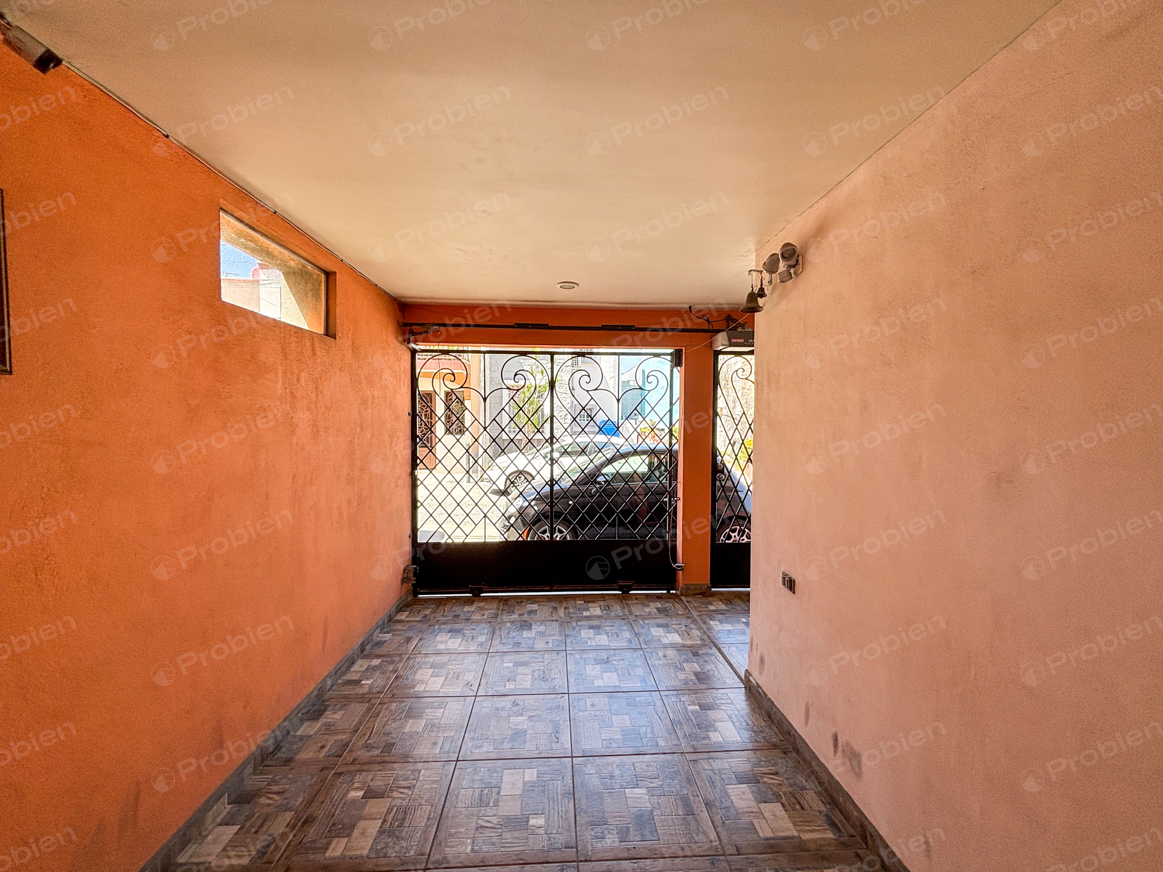 Casa en renta en Privada La Encantada Tijuana con rooftop y 5 recámaras - Foto 5 de 17