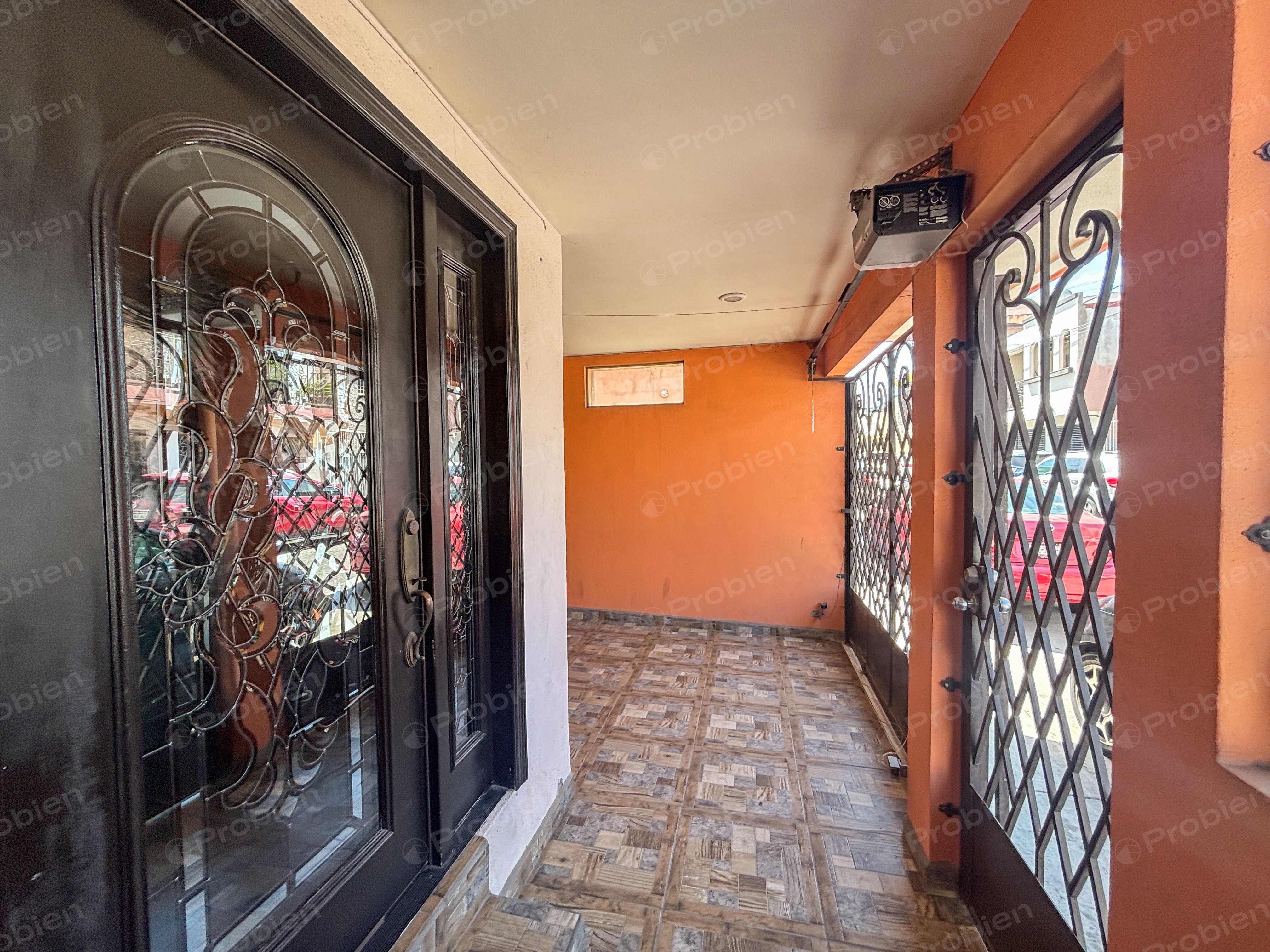 Casa en renta en Privada La Encantada Tijuana con rooftop y 5 recámaras - Foto 6 de 17