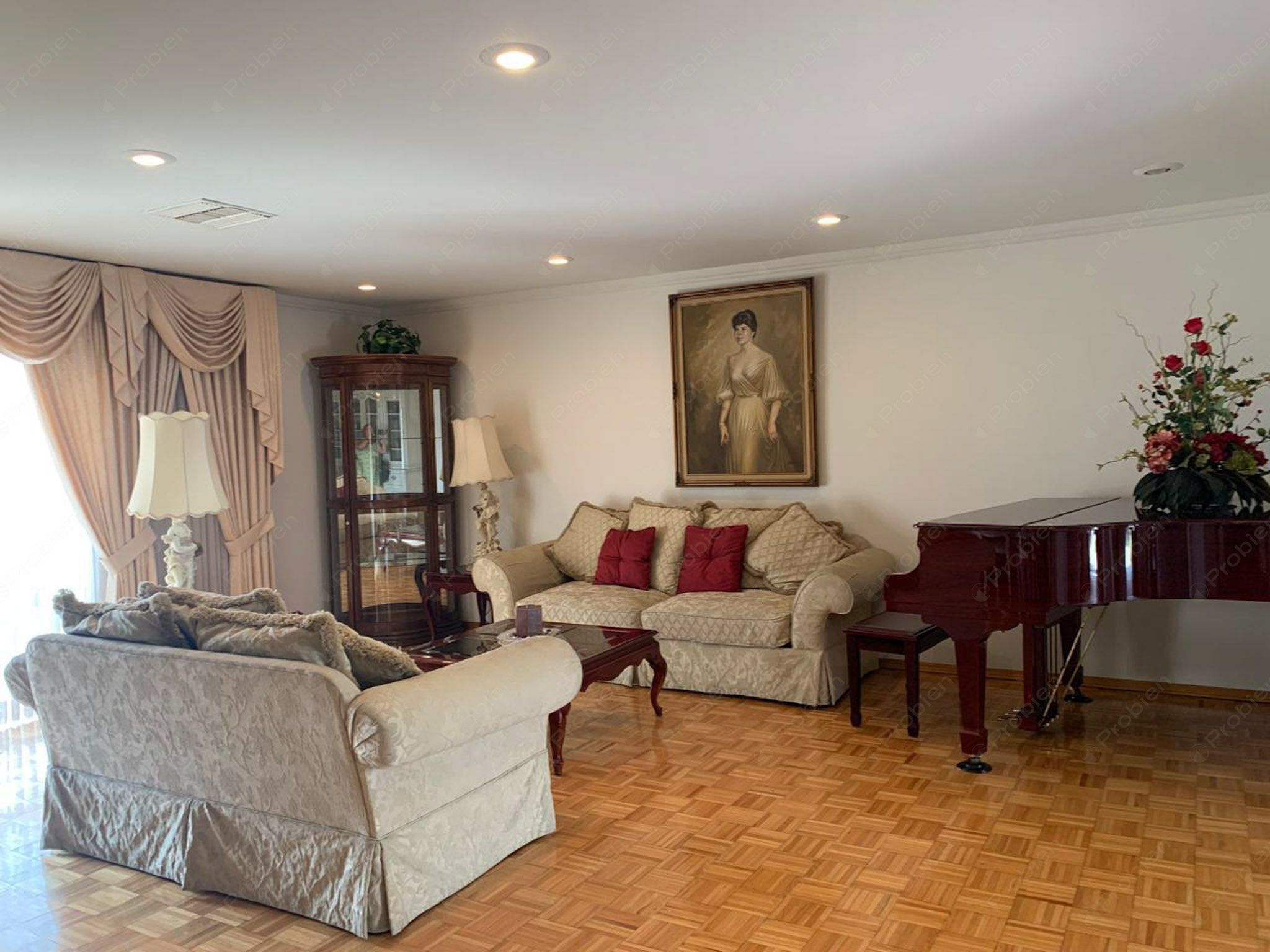 Casa en Renta / Venta en Laderas de Monterrey – 3 Niveles, Elevador y Amplio Patio con Vista - Foto 3 de 19