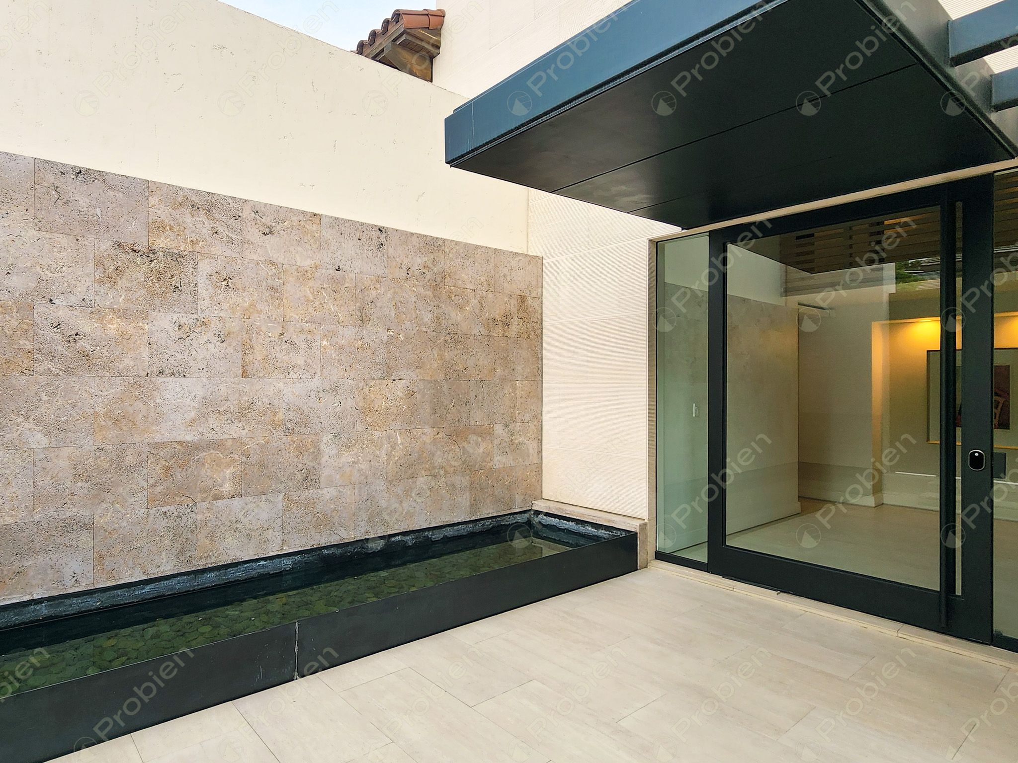 Casa en renta en Lomas de Agua Caliente, residencia de lujo con amplios espacios en Tijuana - Foto 2 de 34