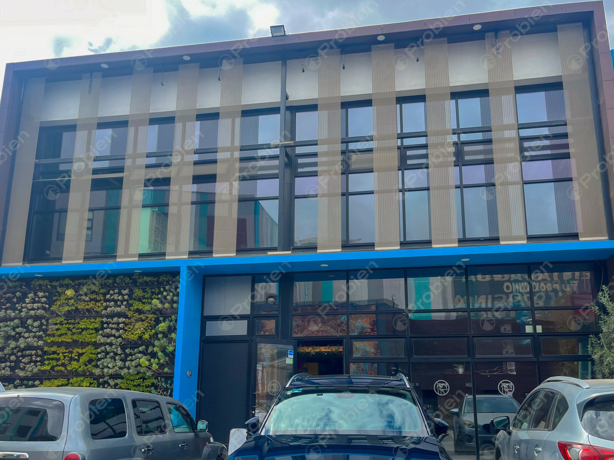 Local comercial de dos niveles en Renta - En Zona Rio - Foto 1 de 14