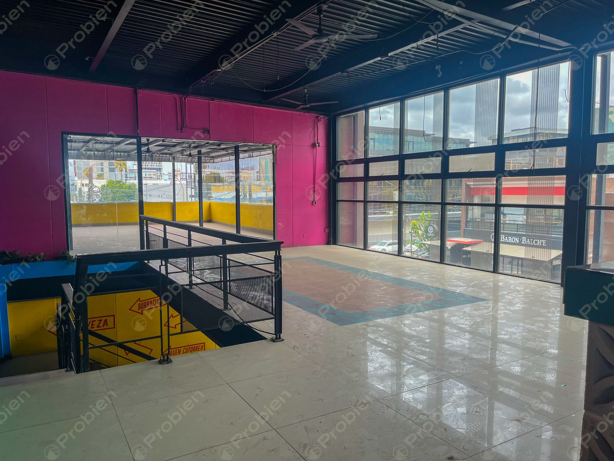 Local comercial de dos niveles en Renta - En Zona Rio - Foto 11 de 14