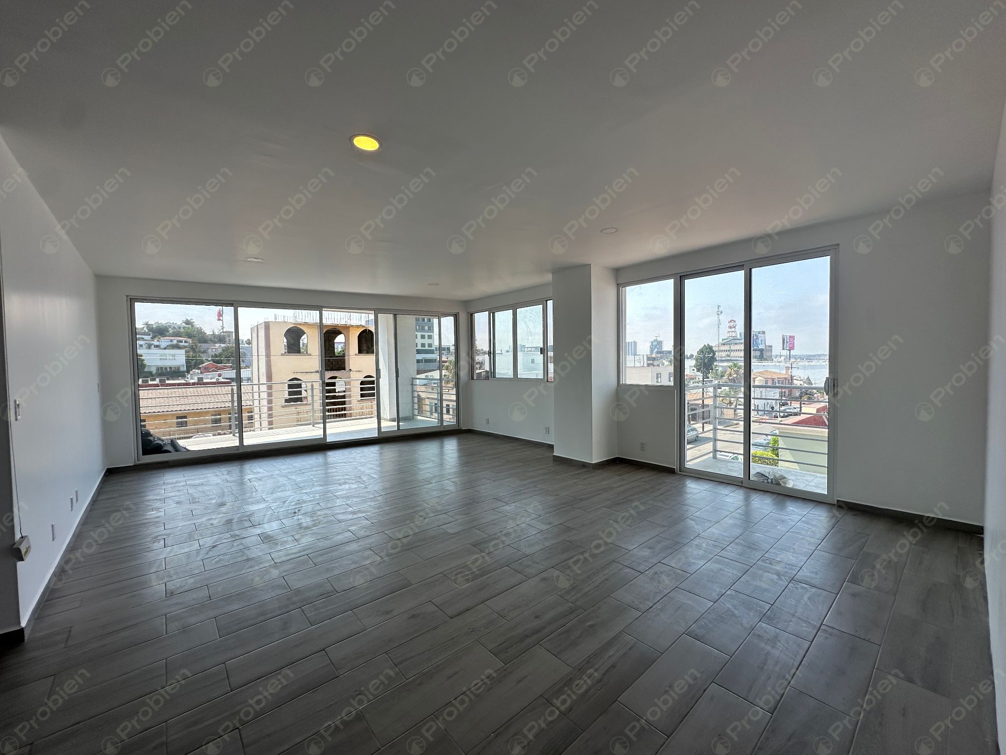 Local Comercial en Renta en La Cacho – 145 m² en Edificio Nuevo con Valet Parking - Foto 1 de 13