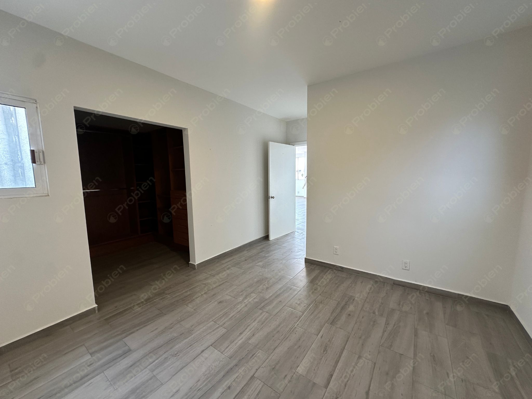 Local Comercial en Renta en La Cacho – 145 m² en Edificio Nuevo con Valet Parking - Foto 6 de 13