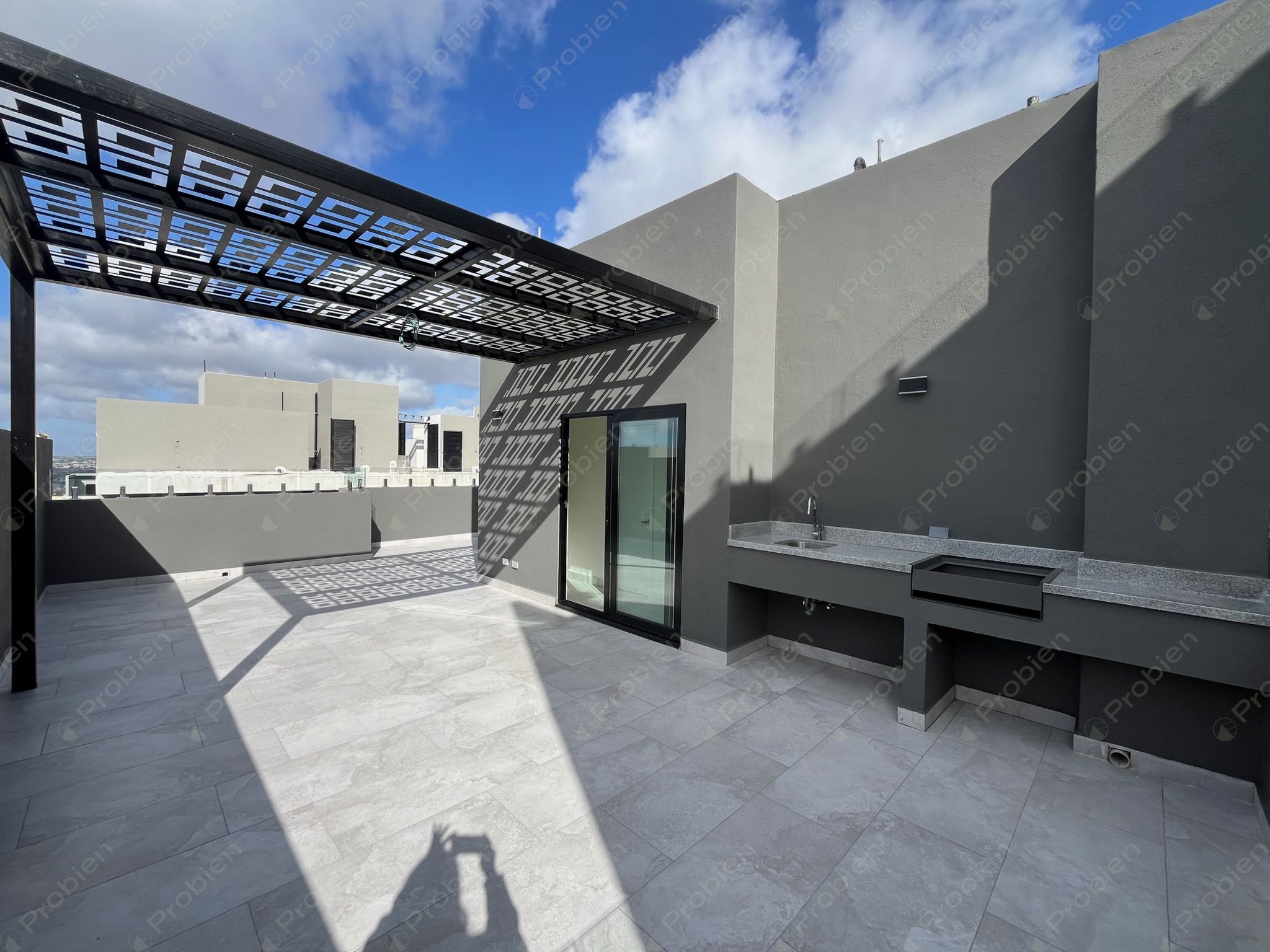 Casa nueva en renta en Uptown, Tijuana – Privada con alberca y seguridad - Foto 2 de 24