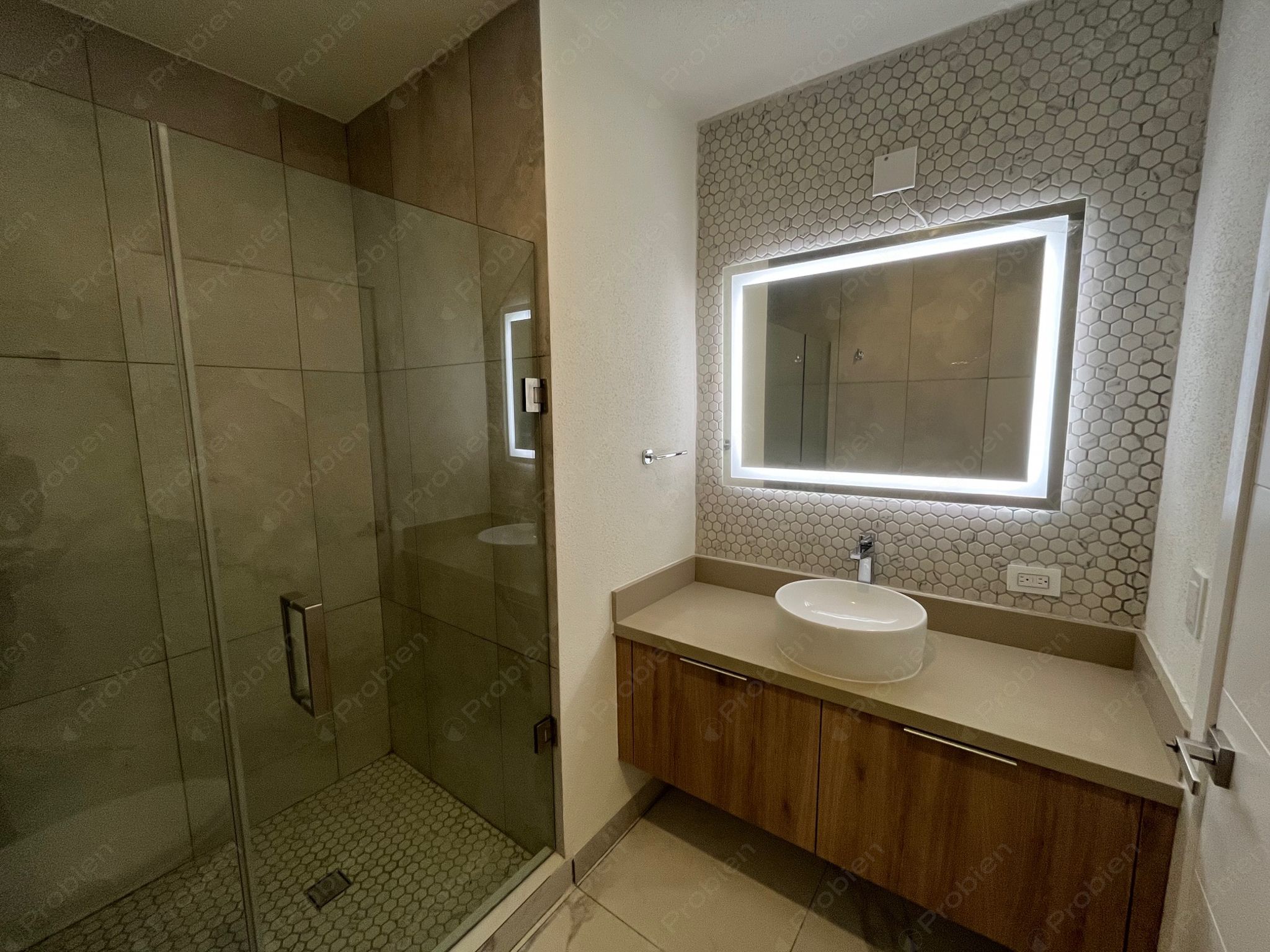 Casa nueva en renta en Uptown, Tijuana – Privada con alberca y seguridad - Foto 8 de 24