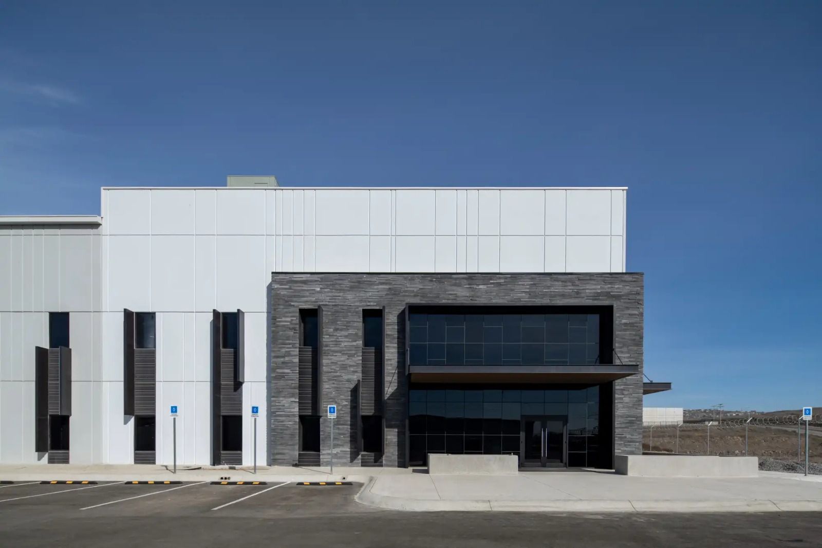 85,000 S.Q. F.T. / Industrial Multi-Tenant Building / Rosarito / Submarket - Foto 1 de 10