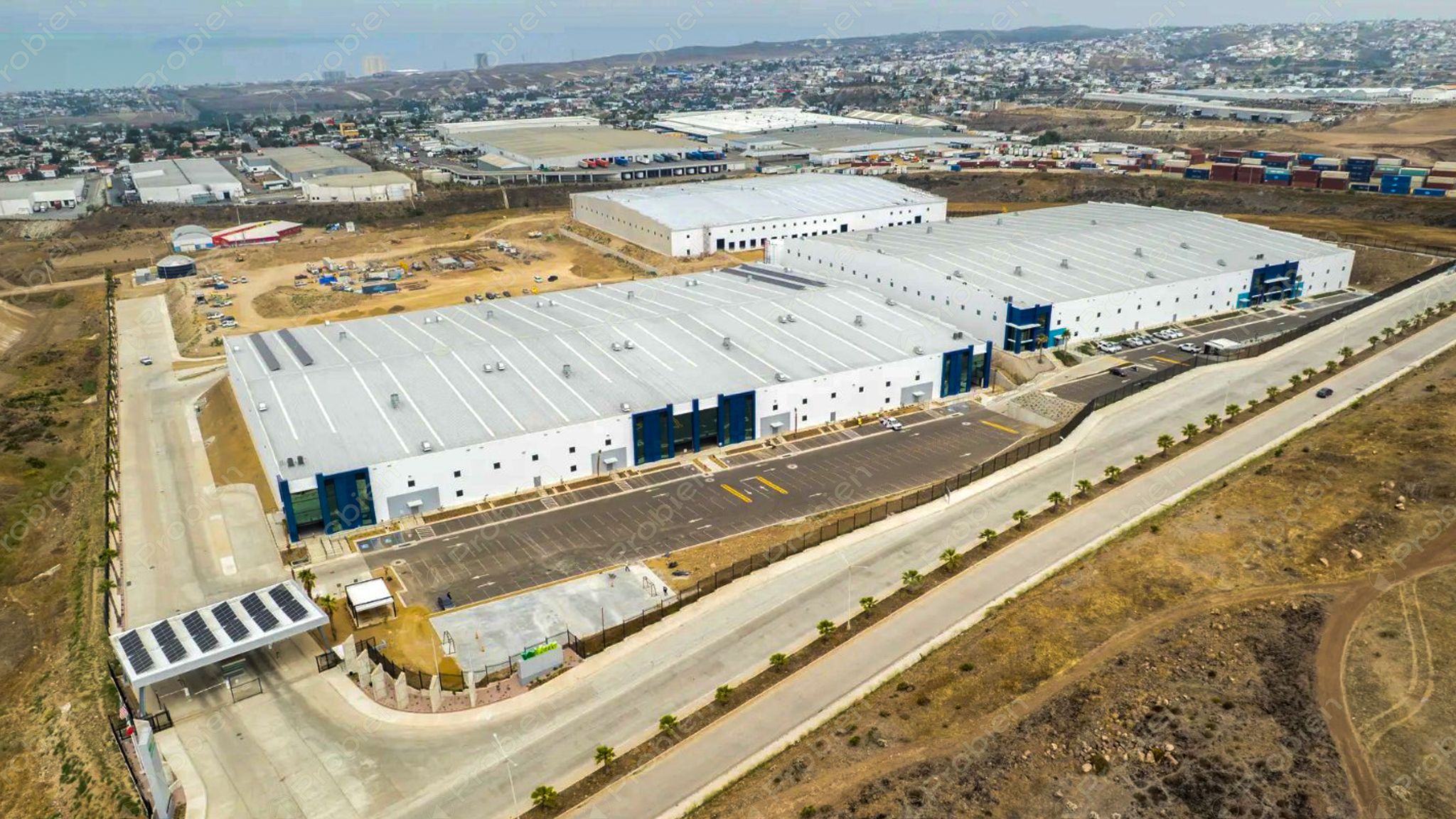 93,000 SQ. FT. / Industrial Multi-Tenant Building / Rosarito Submarket - Foto 1 de 5