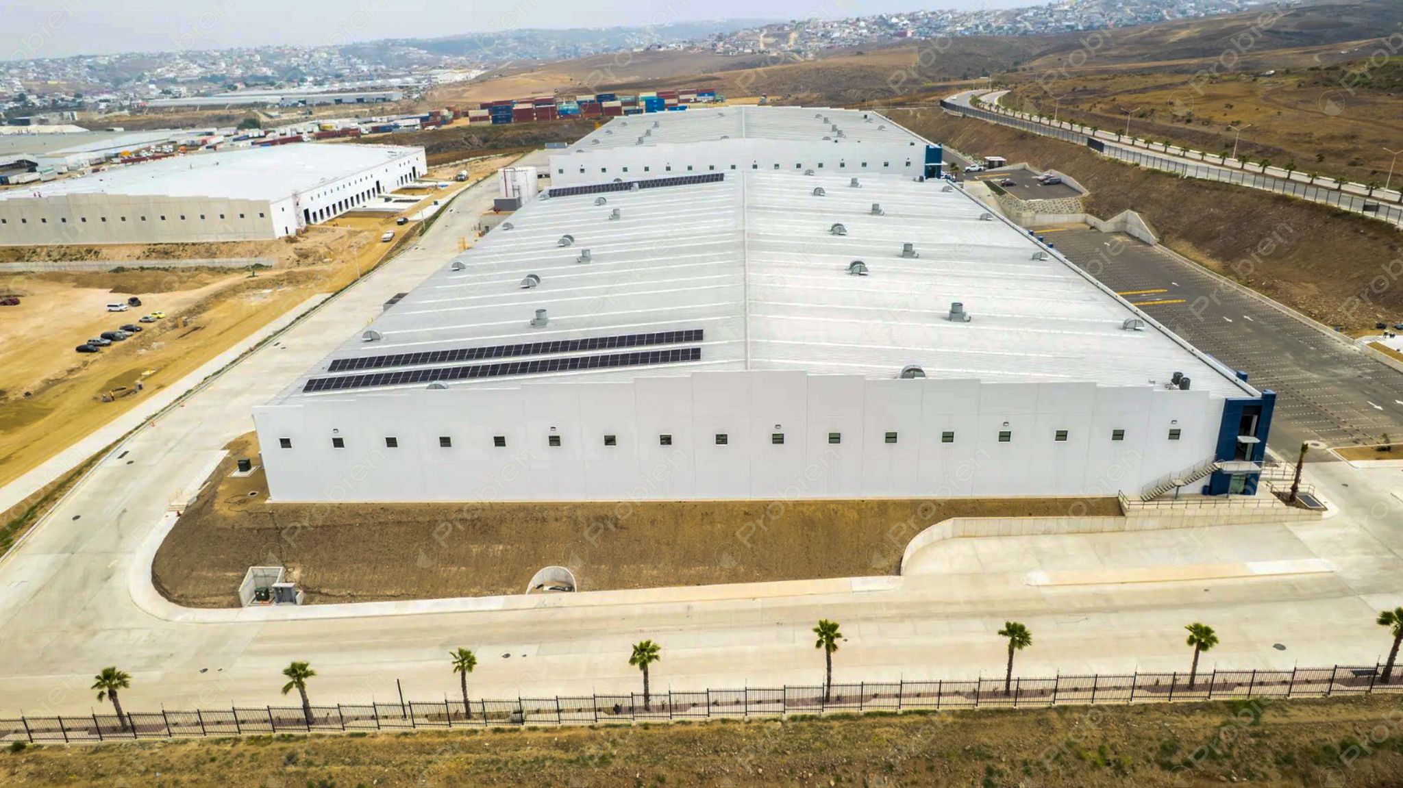 93,000 SQ. FT. / Industrial Multi-Tenant Building / Rosarito Submarket - Foto 2 de 5