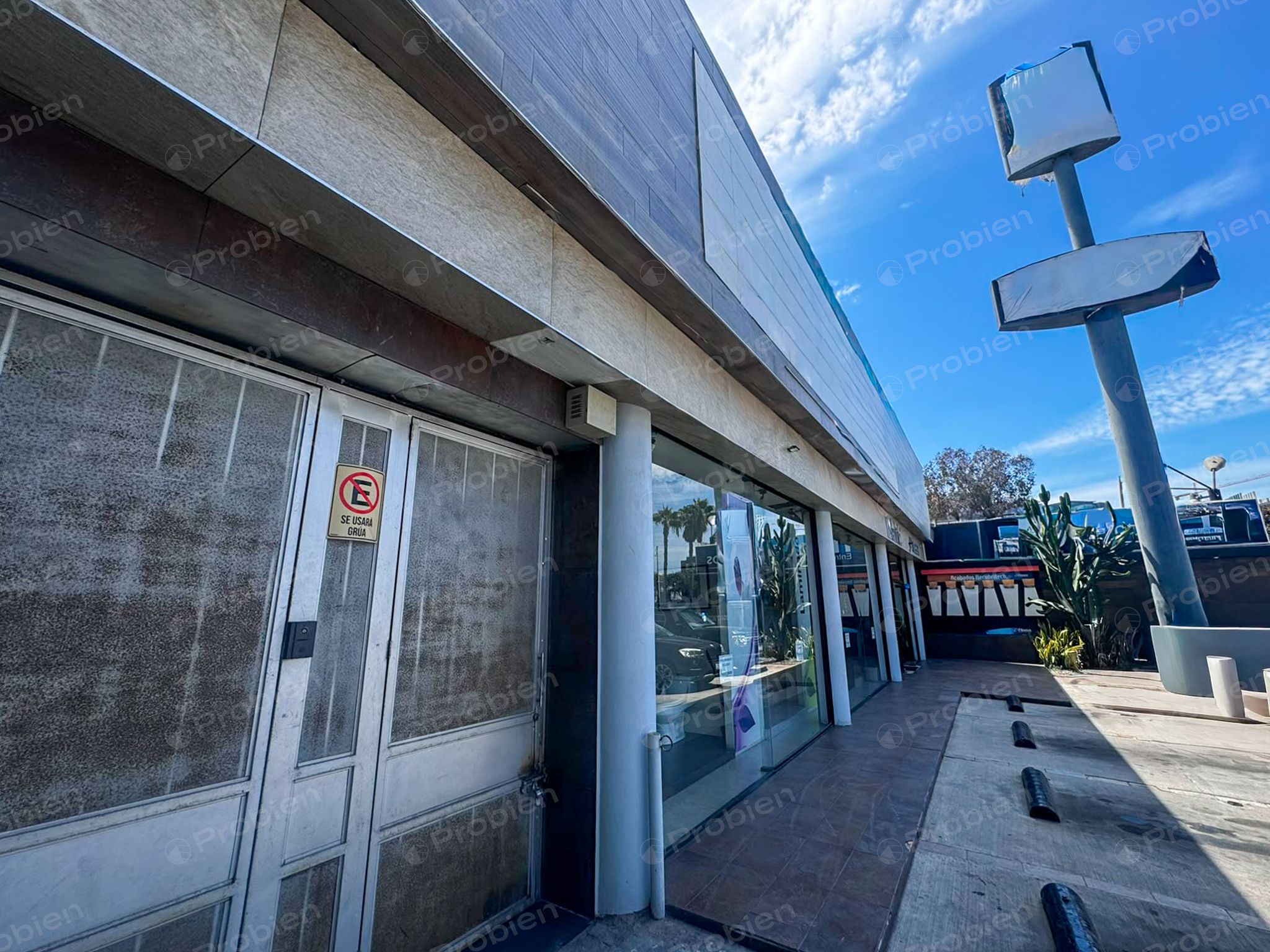 Local Comercial en Renta de 611 m² en Zona Río, Tijuana - Foto 2 de 9