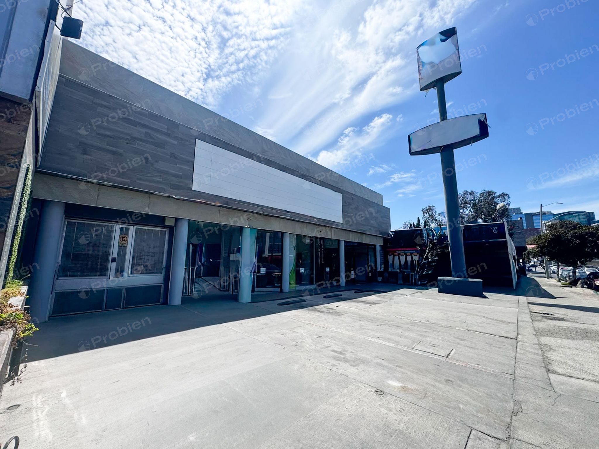 Local Comercial en Renta de 611 m² en Zona Río, Tijuana - Foto 4 de 9
