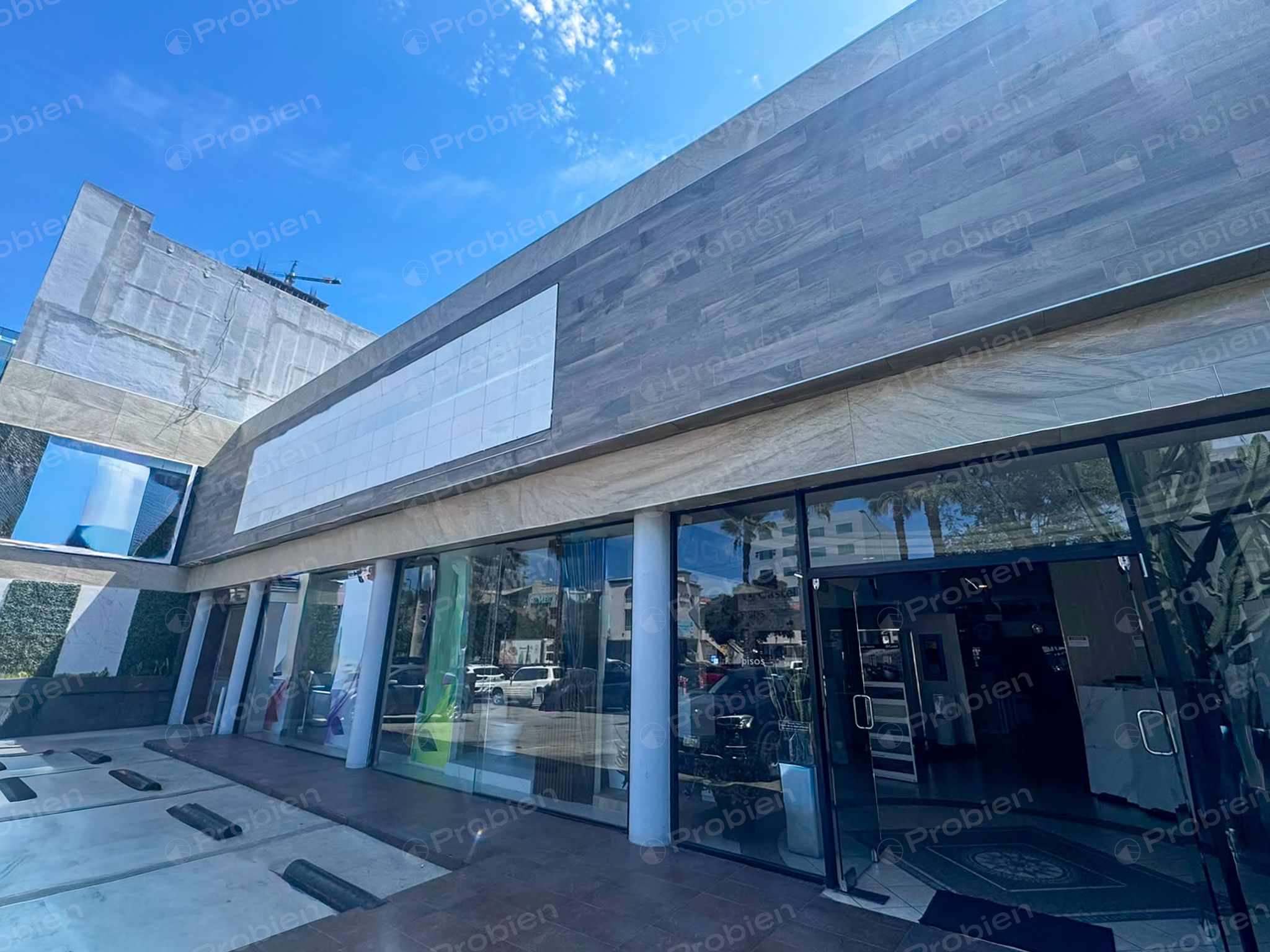 Local Comercial en Renta de 611 m² en Zona Río, Tijuana - Foto 3 de 9
