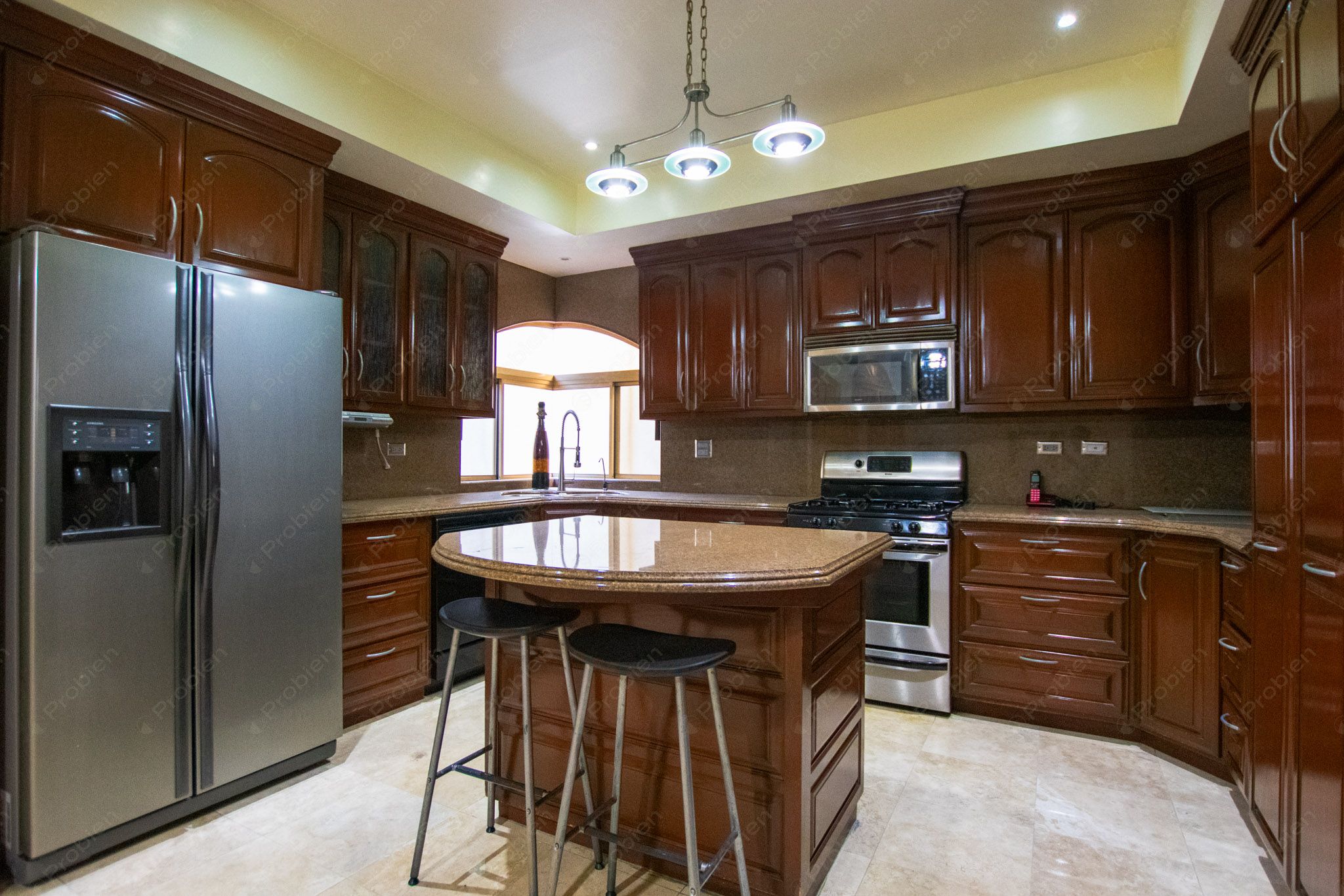 Casa en Venta en Puerta de Hierro – Estilo Californiano en Privada Exclusiva - Foto 5 de 27