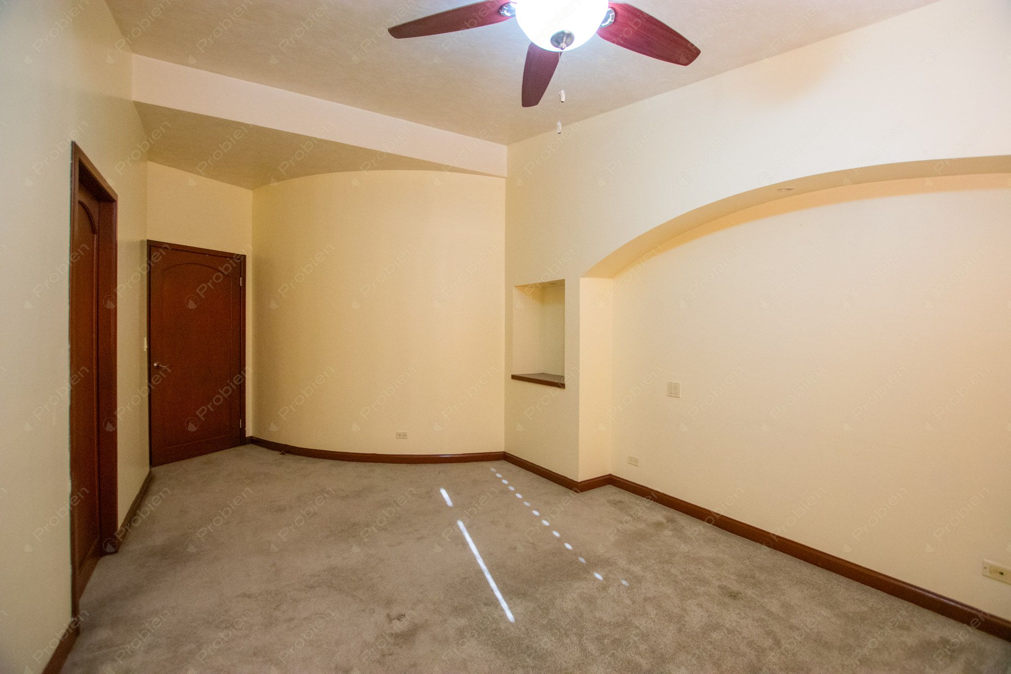 Casa en Venta en Puerta de Hierro – Estilo Californiano en Privada Exclusiva - Foto 9 de 27