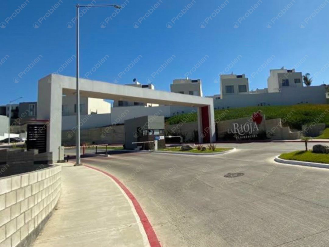 Casa en Venta en Privada Rioja, Colinas de California – 3 Niveles con Terrazas y Amenidades - Foto 3 de 15