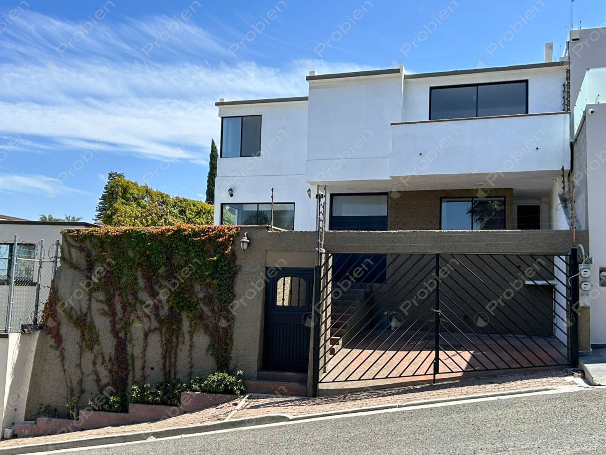 Casa en venta en Colinas de Agua Caliente en Tijuana con amplio terreno y alta plusvalía - Foto 1 de 15