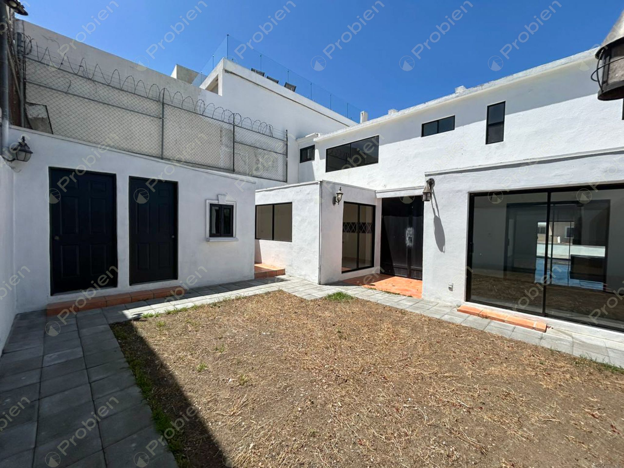 Casa en venta en Colinas de Agua Caliente en Tijuana con amplio terreno y alta plusvalía - Foto 4 de 15