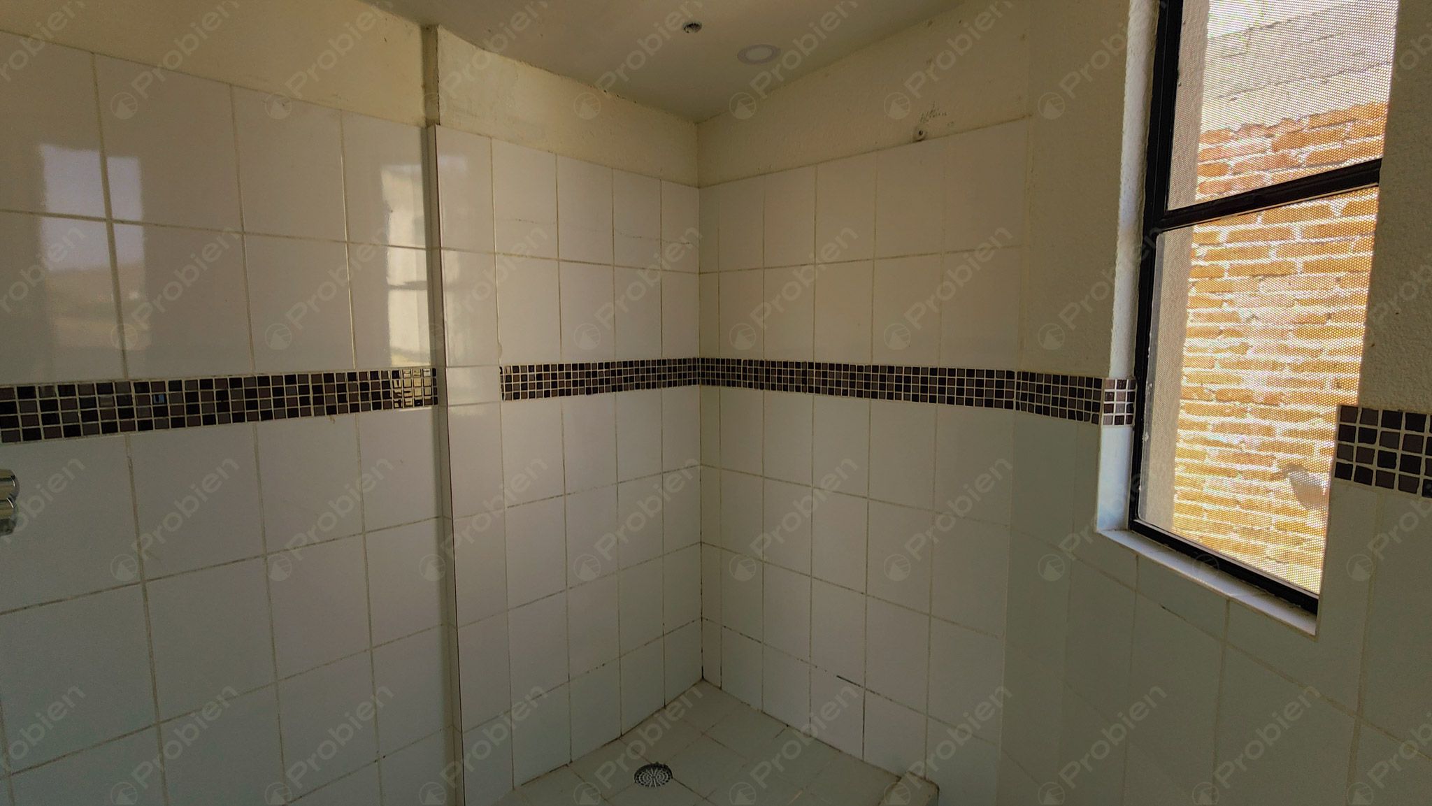 Edificio / Casa en Venta en Guaycura – Ideal para Vivienda o Fundación - Foto 13 de 31