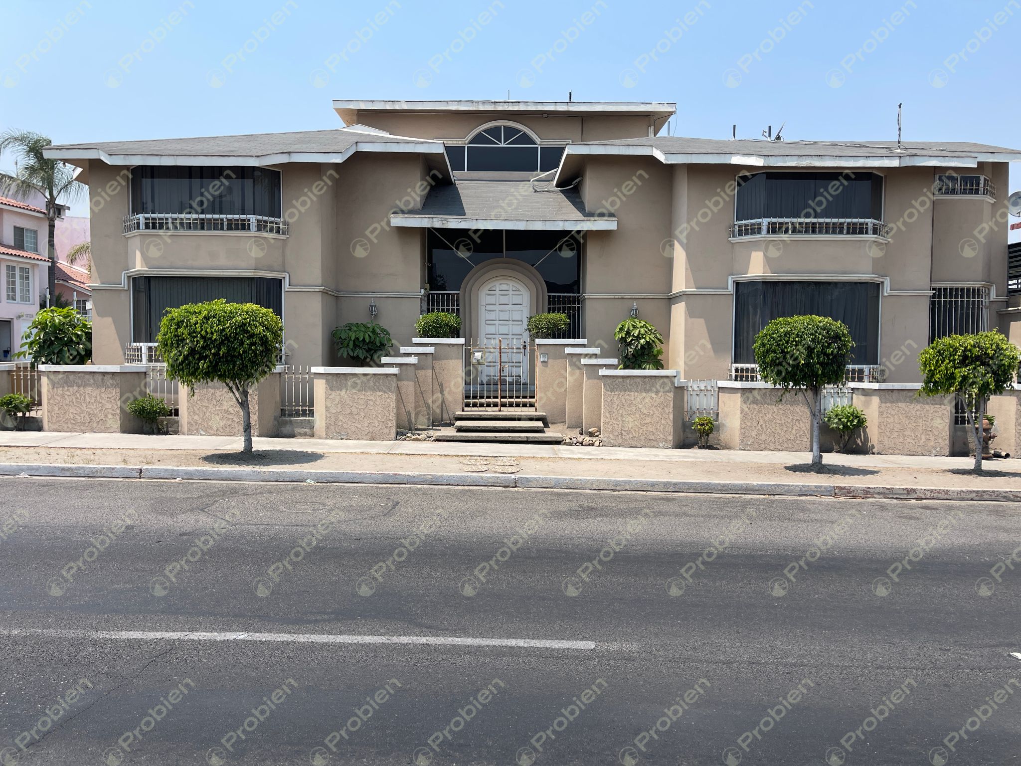 Casa en Venta en Boulevard Las Américas | Amplios Espacios para Remodelar a tu Gusto - Foto 1 de 17