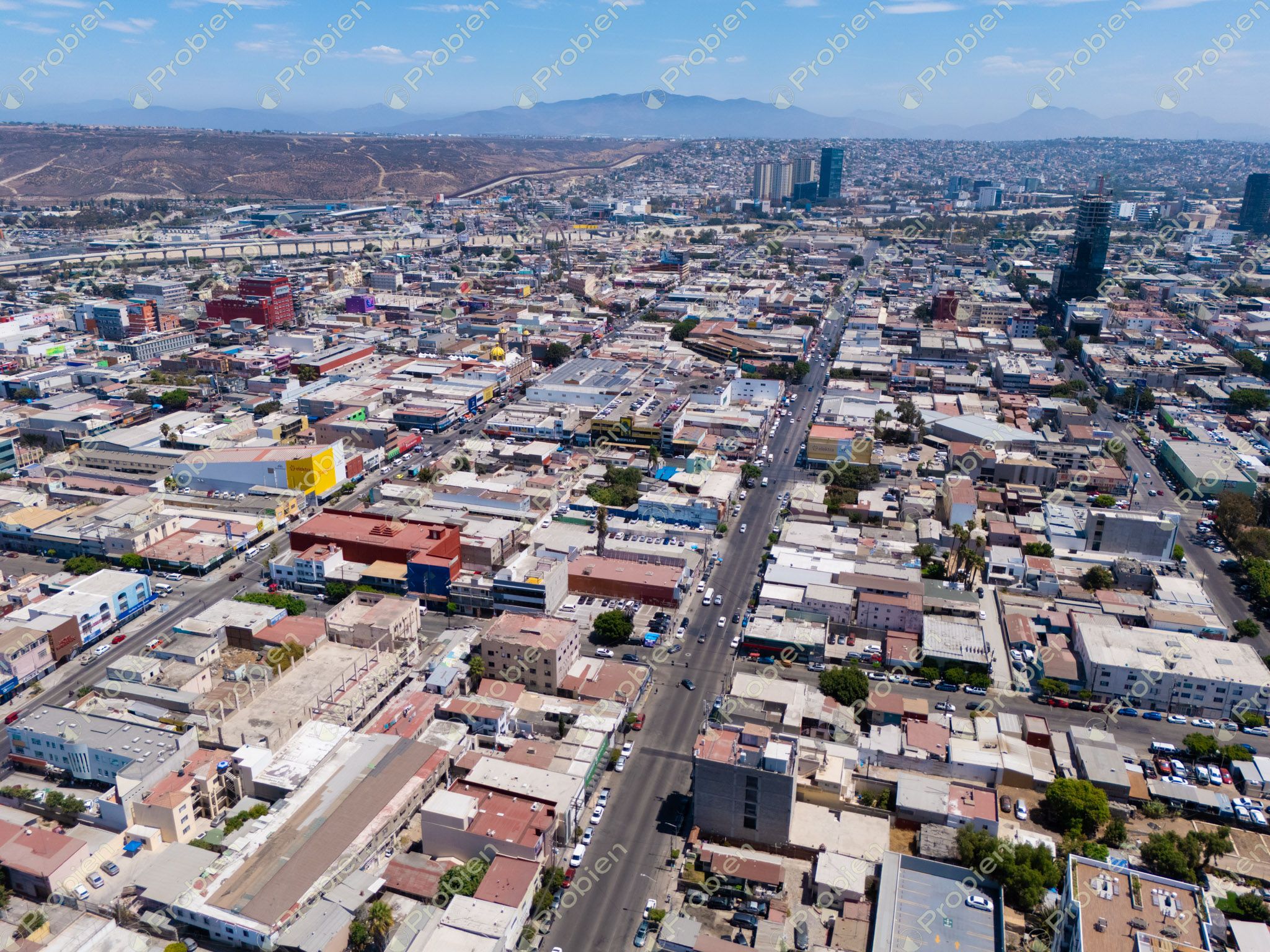 Edificio en Venta en Zona Centro de Tijuana – 8 Consultorios, Estacionamiento y Penthouse - Foto 2 de 18